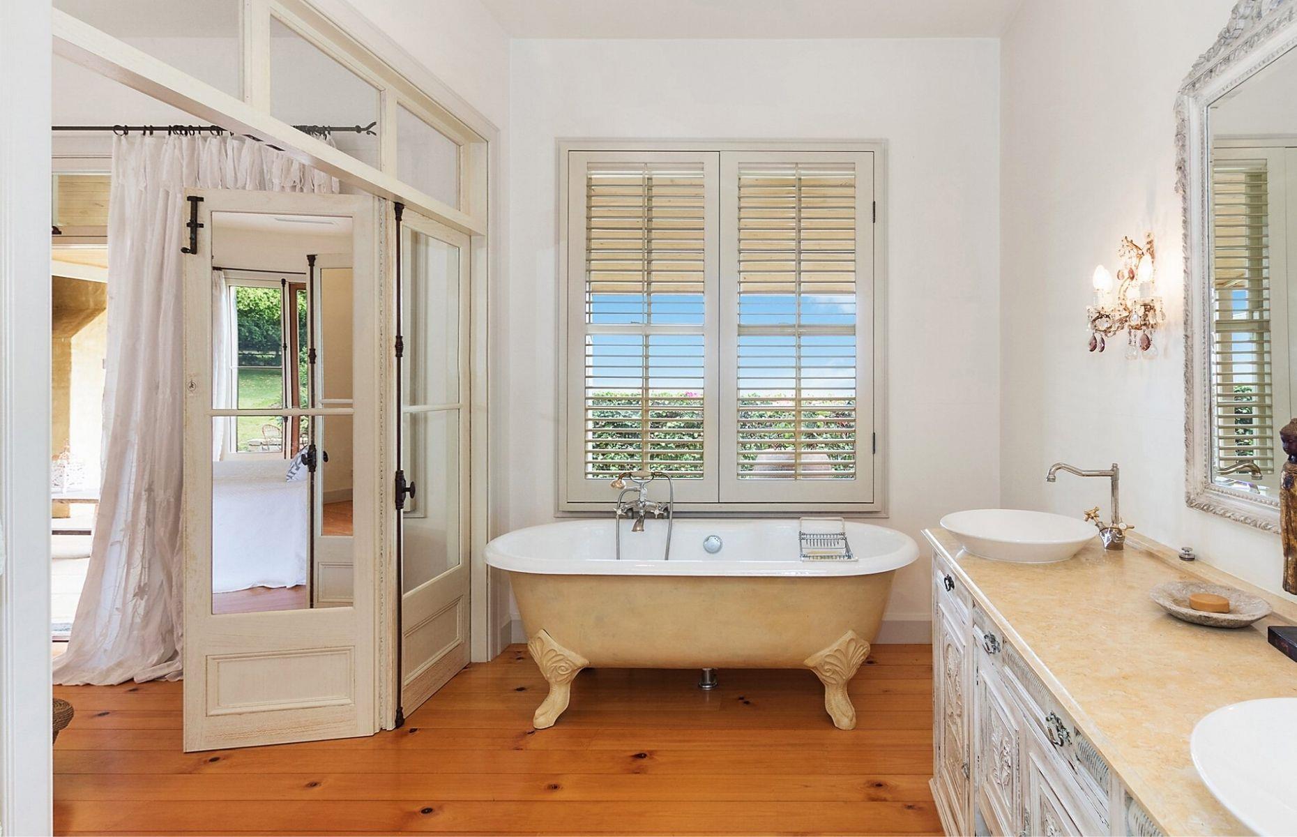 Olivia Newton-John’s sprawling ranch, New South Wales, Australia