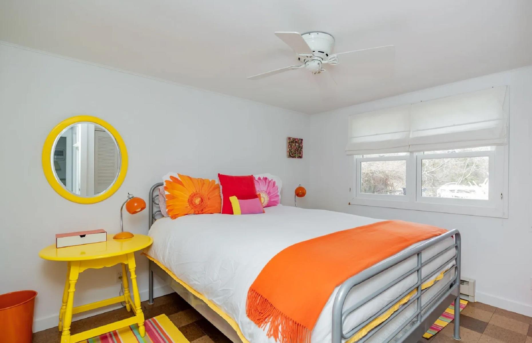 Sarah Jessica Parker's modest Hamptons house: $959 (£754) per night 