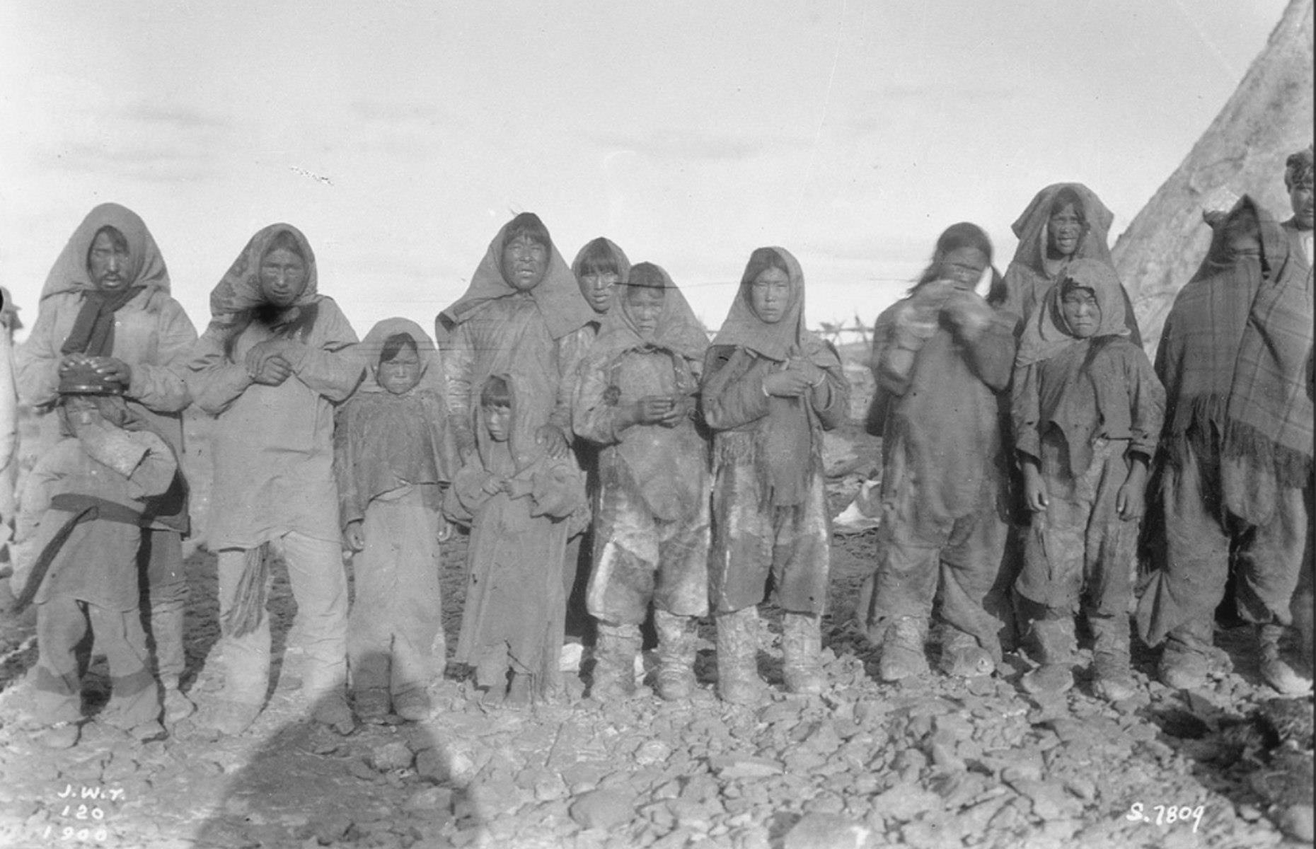 1900: Inuit community along the Thelon River