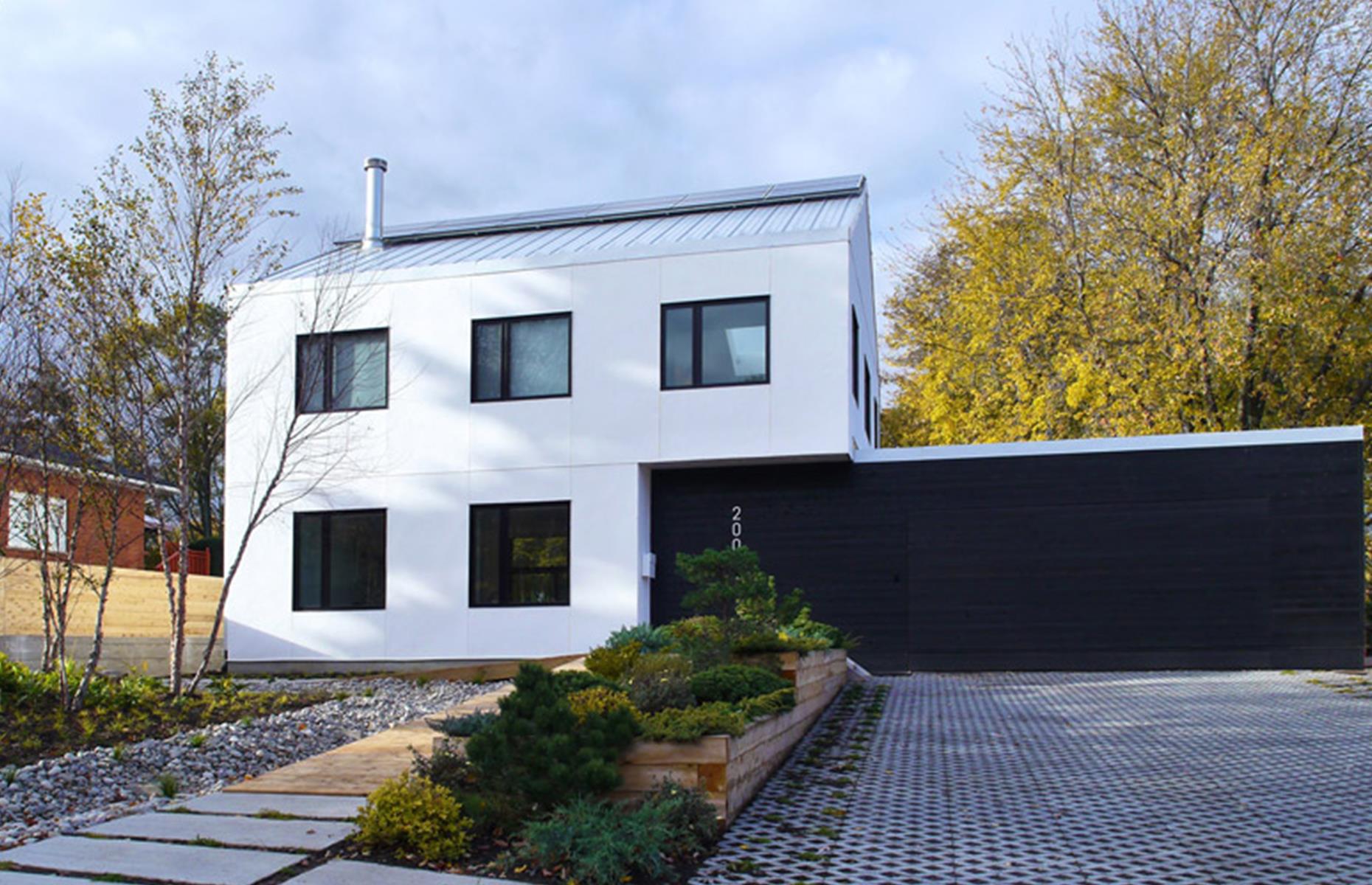Straw bale house, Ontario, Canada: 9 eco home building materials that are better than concrete