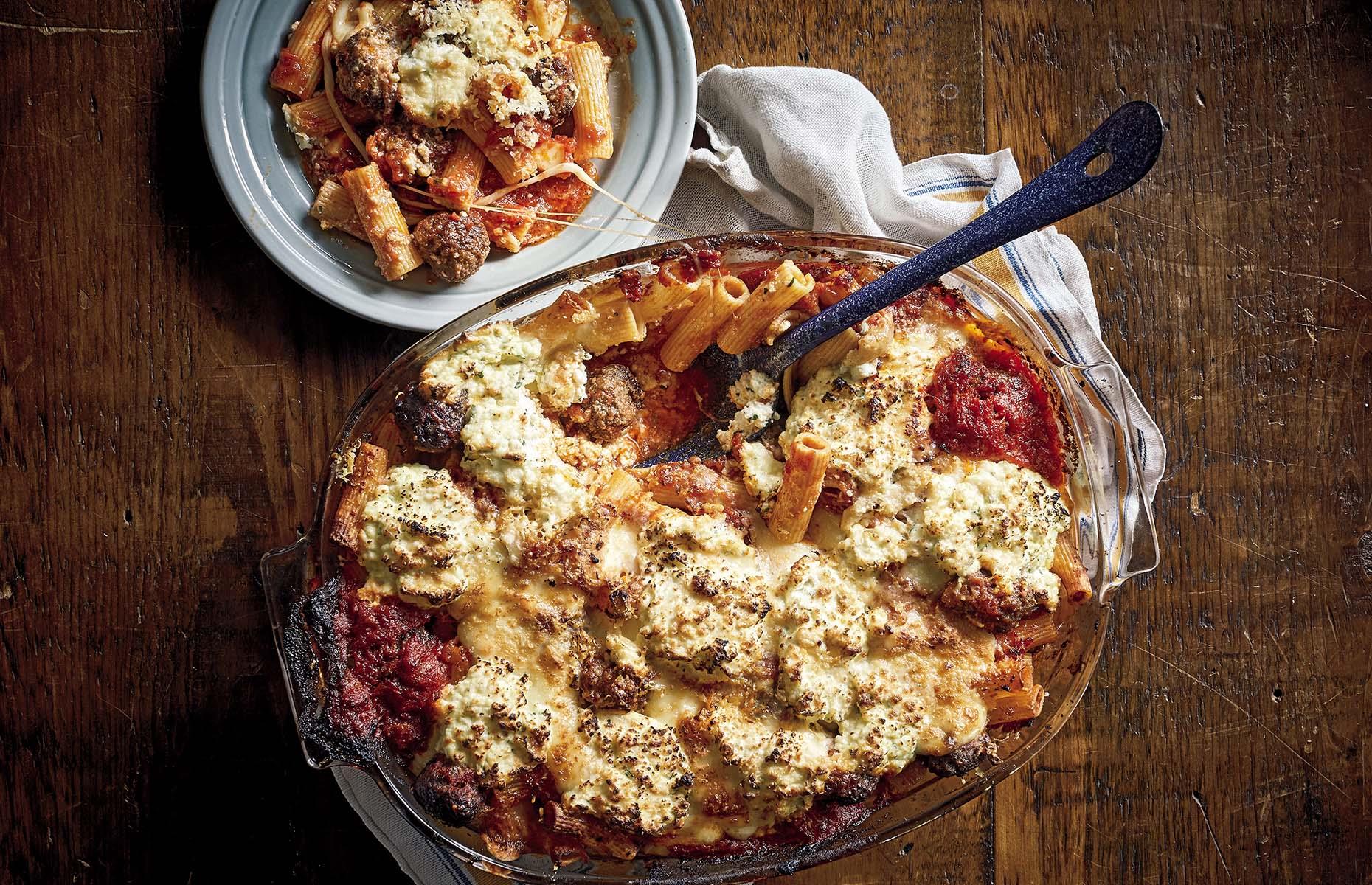 Baked rigatoni with meatballs