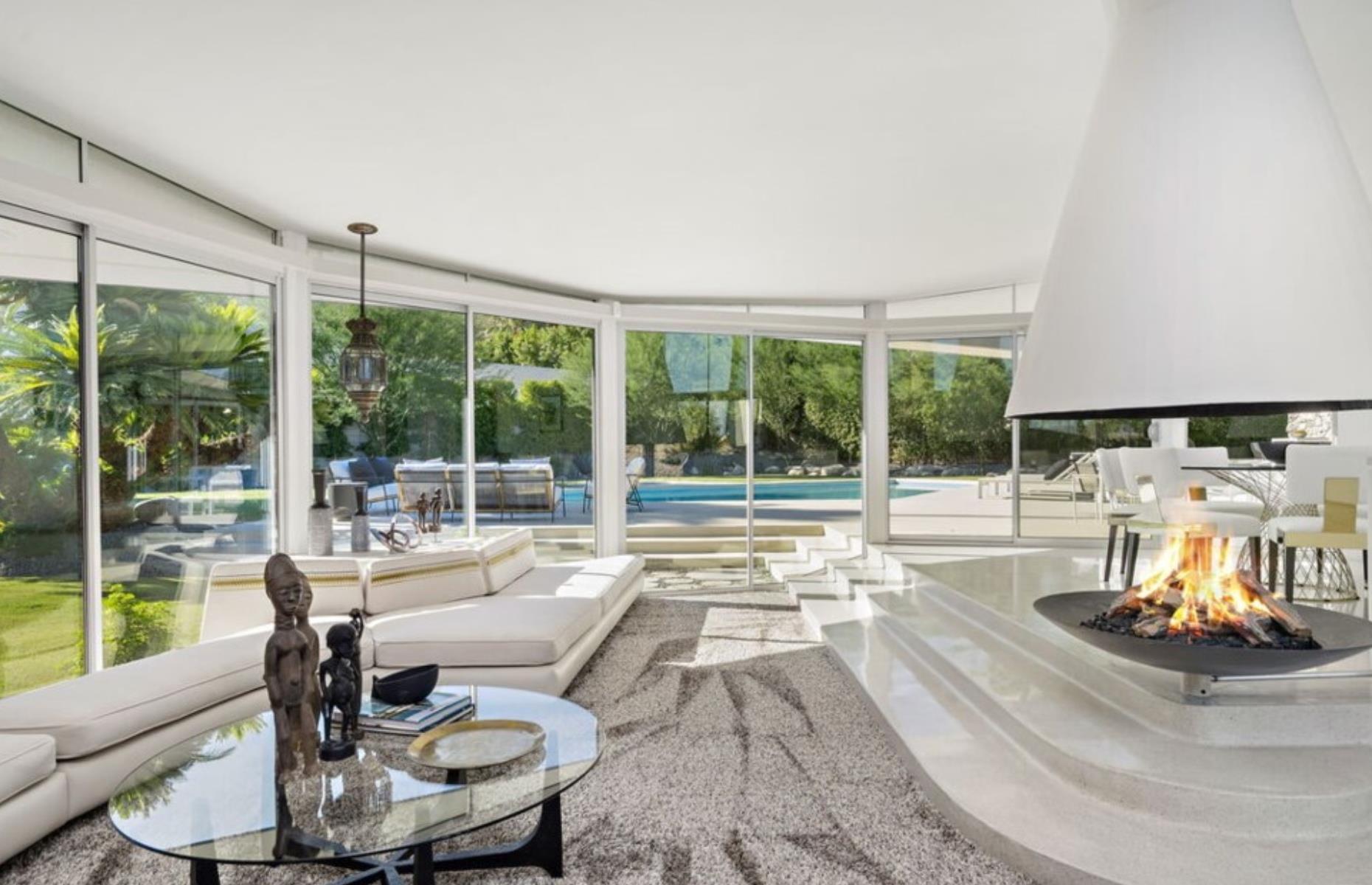 Elvis’ futuristic honeymoon hideaway, California, USA