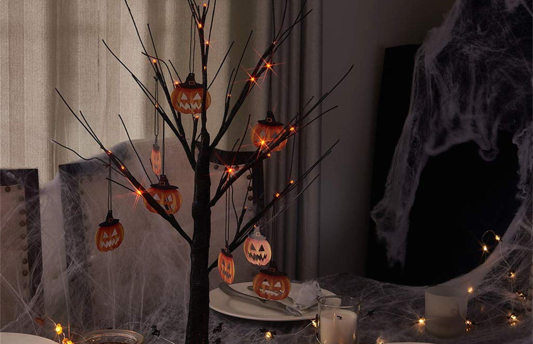 Hang Halloween baubles