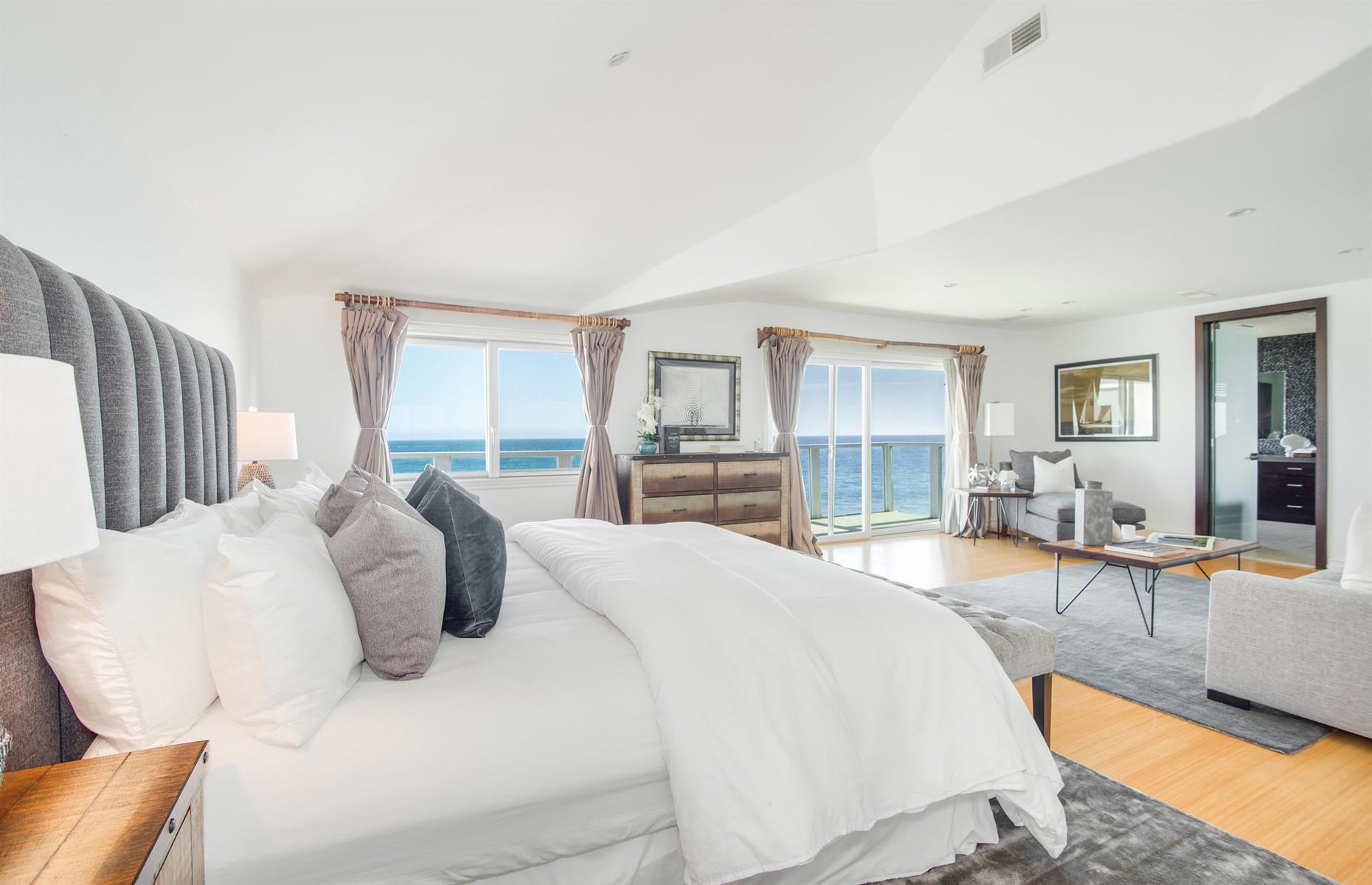 August: J.Lo and Alex Rodriguez's Malibu mansion