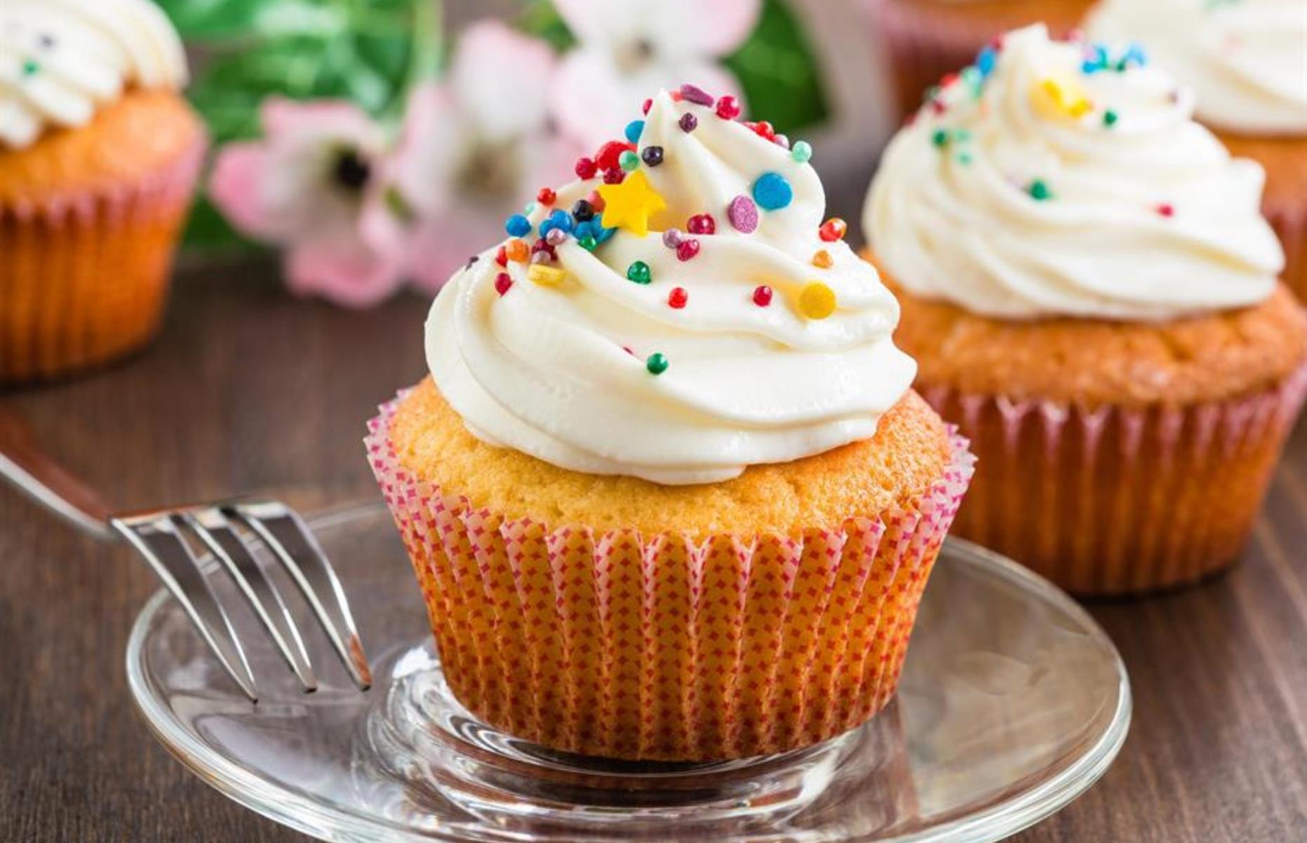 2000: cupcakes