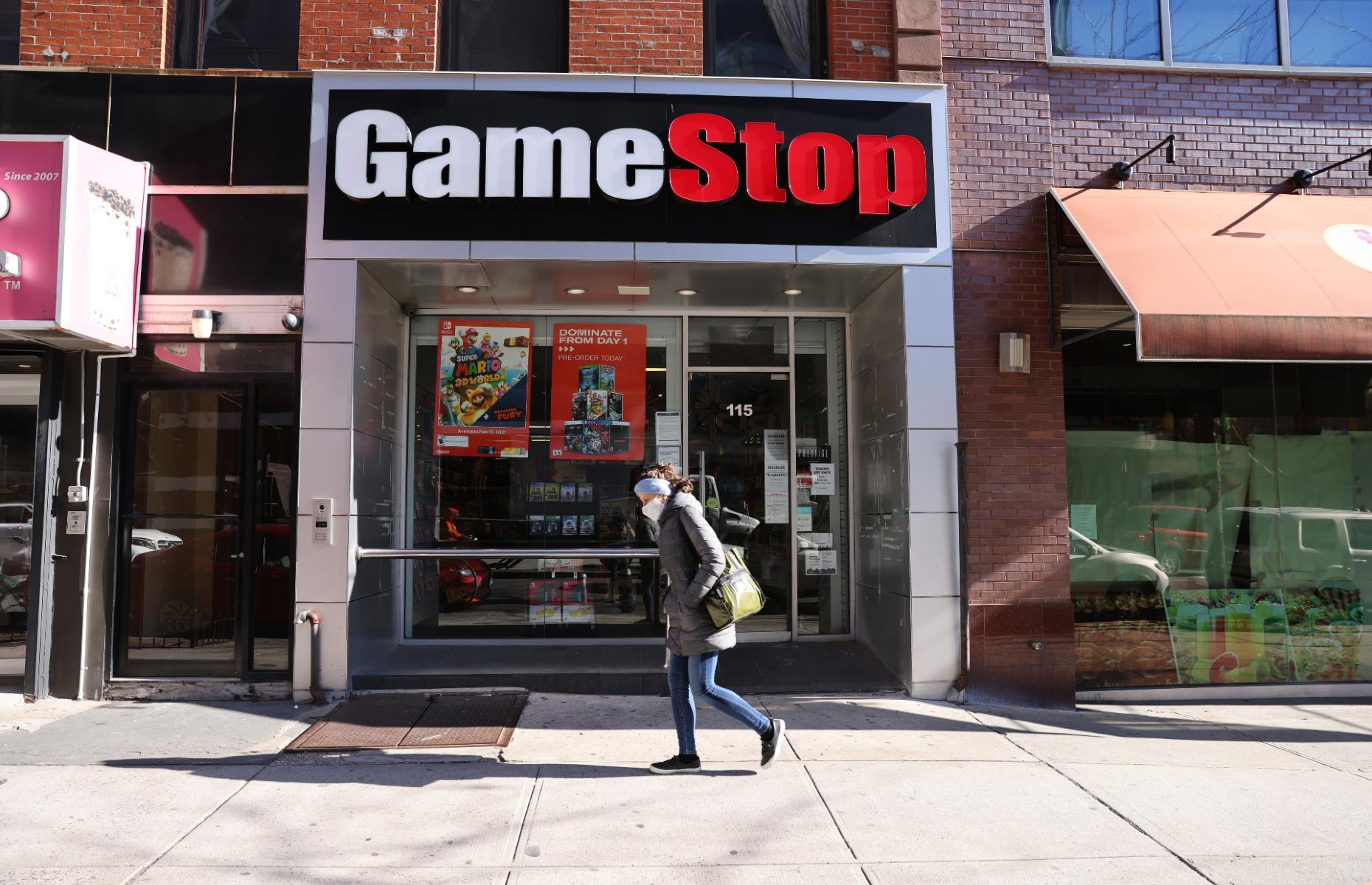 GameStop: 557 stores