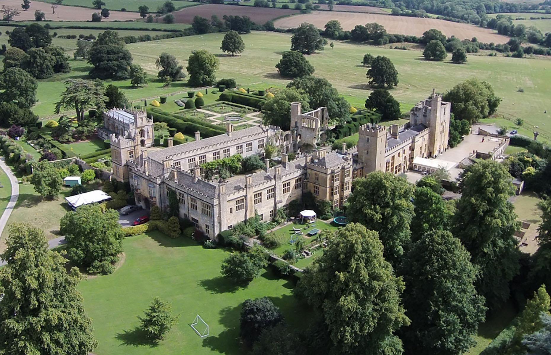 Английский тип замков. Sudeley Castle Великобритания. Манор особняк Шотландия. Замок Садели (Sudeley Castle). Замок Глостершир Англия.