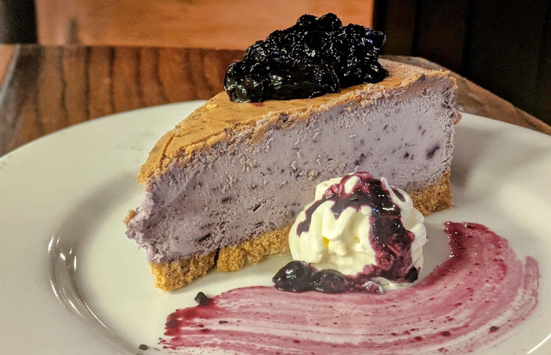 North Dakota: blueberry cheesecake, 10 North Main Smokehouse Bar & Grill, Minot