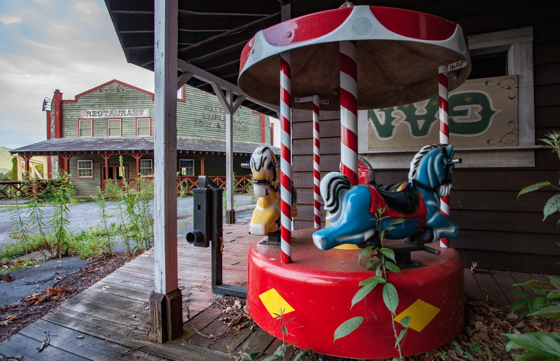 An ultra-creepy theme park left to decay, USA 