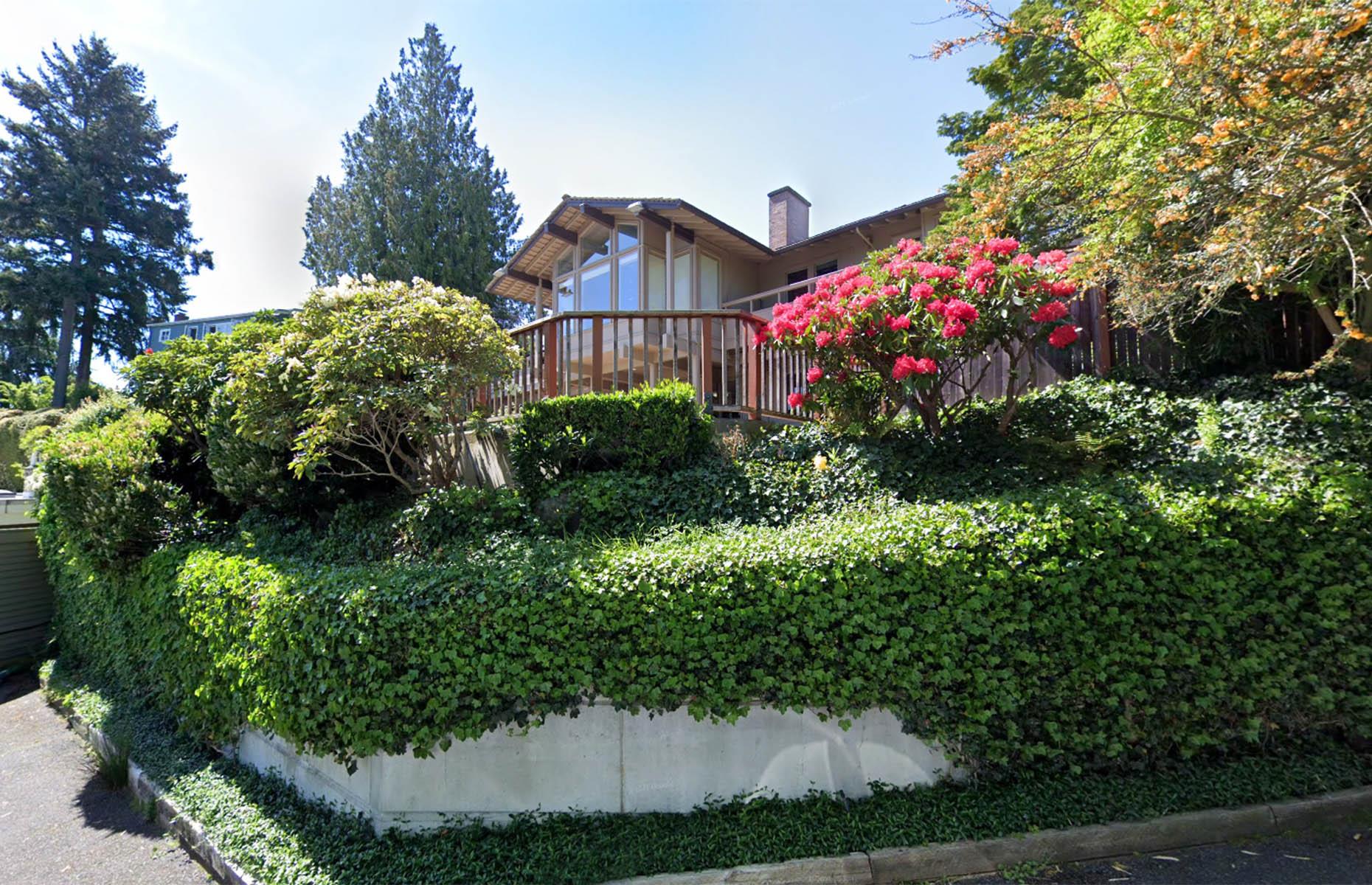 Bill Gates' lakeside home