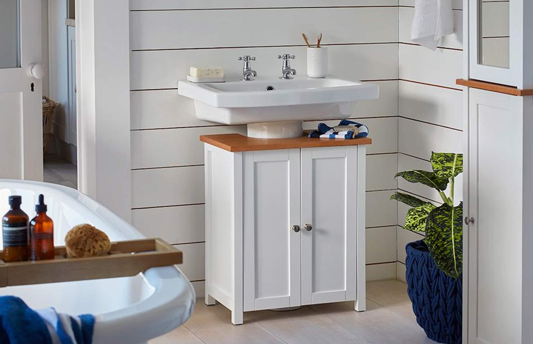Inject beach hut vibes into a bathroom