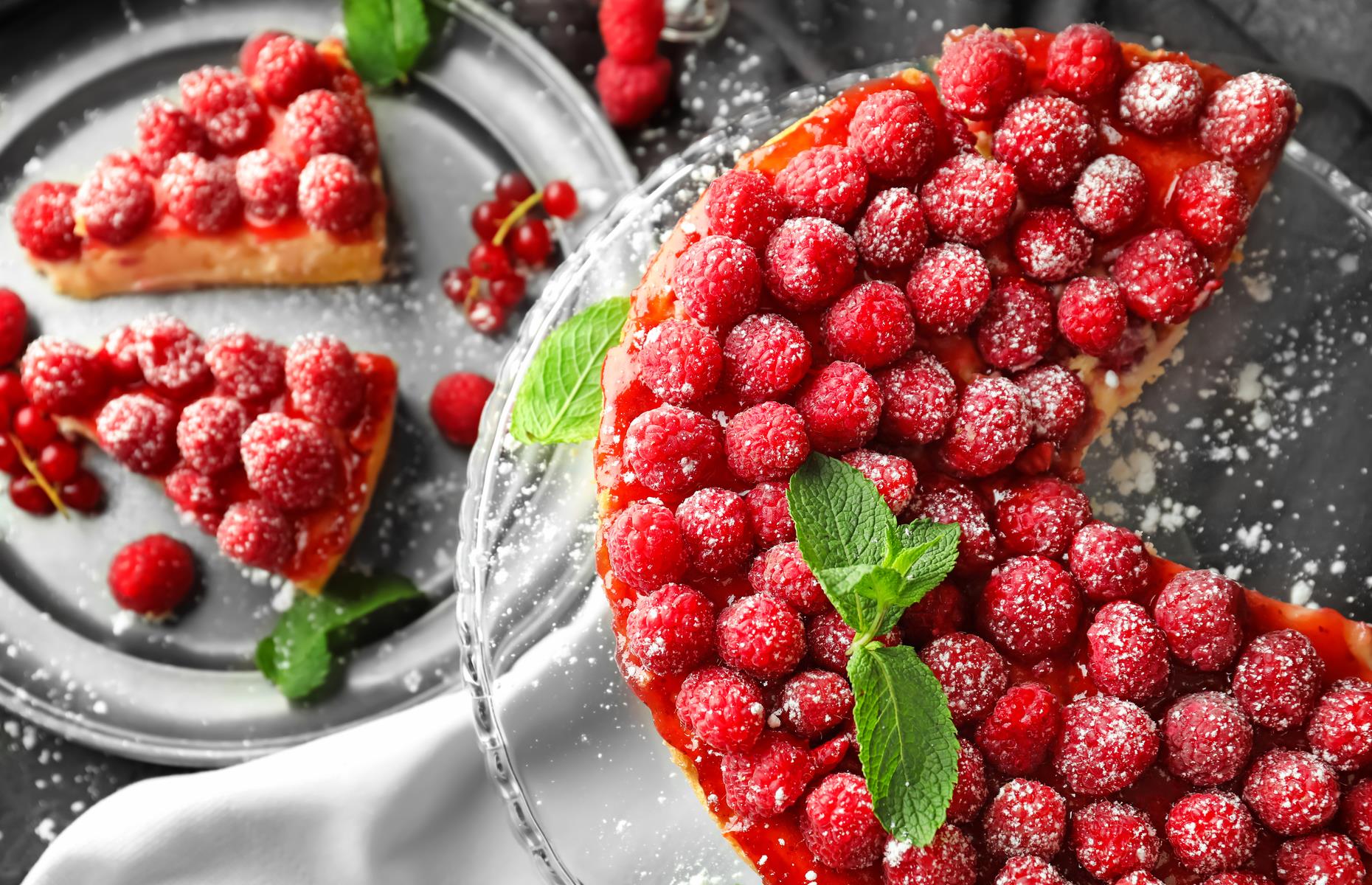 Vegan white chocolate and raspberry cheesecake