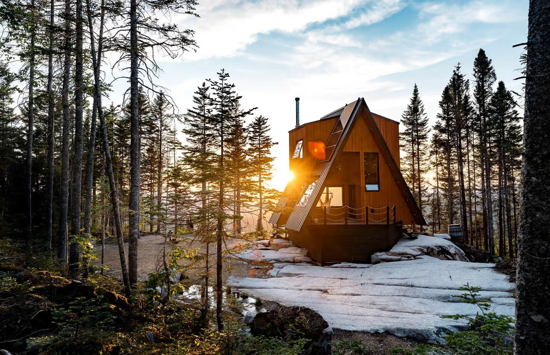 Luxury mountaintop cabin, Quebec, Canada