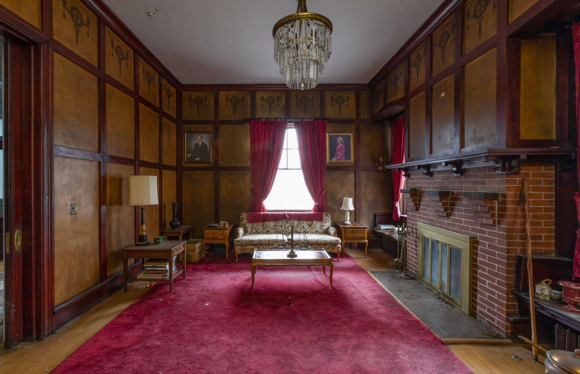 Wood-panelled beauty
