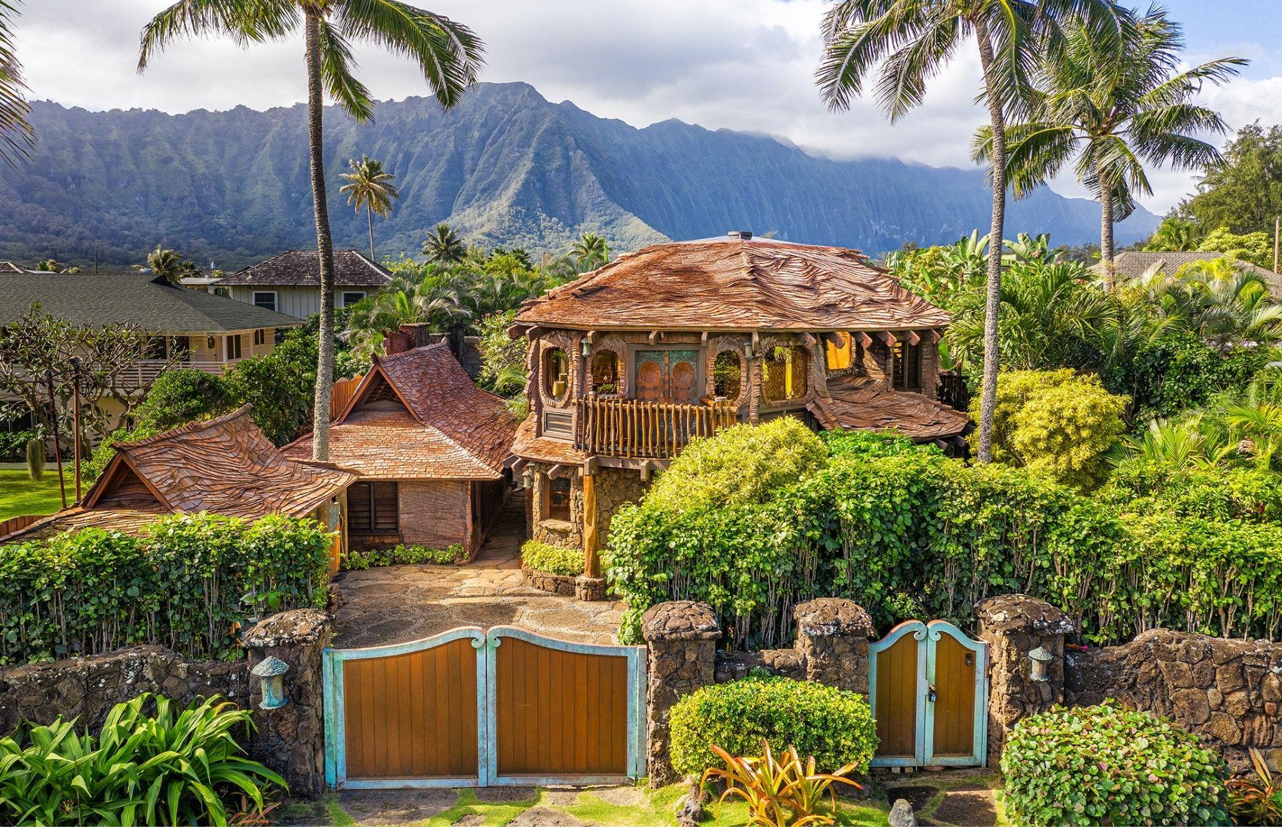 Luxurious hobbit villa, Hawaii, USA