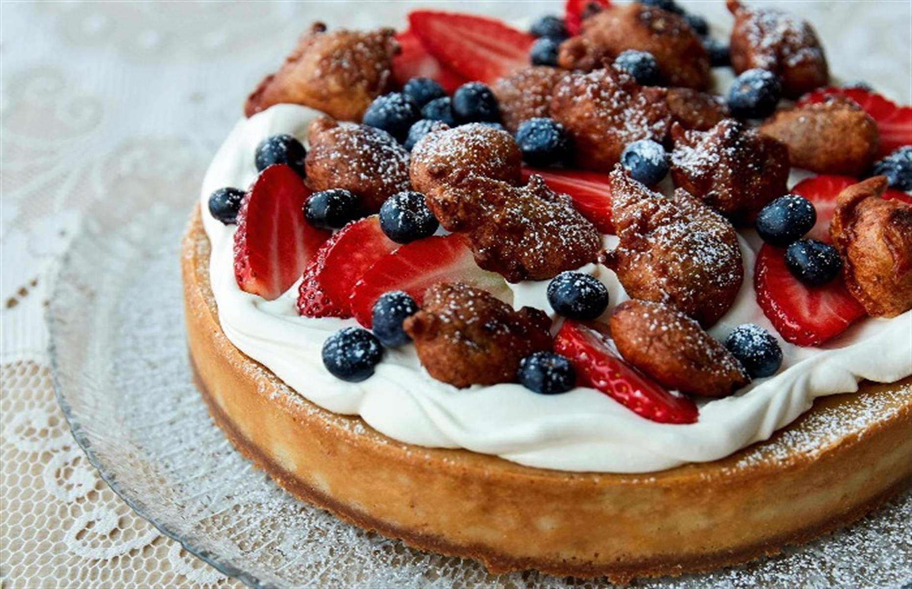 30. American cheesecake with banana fritters