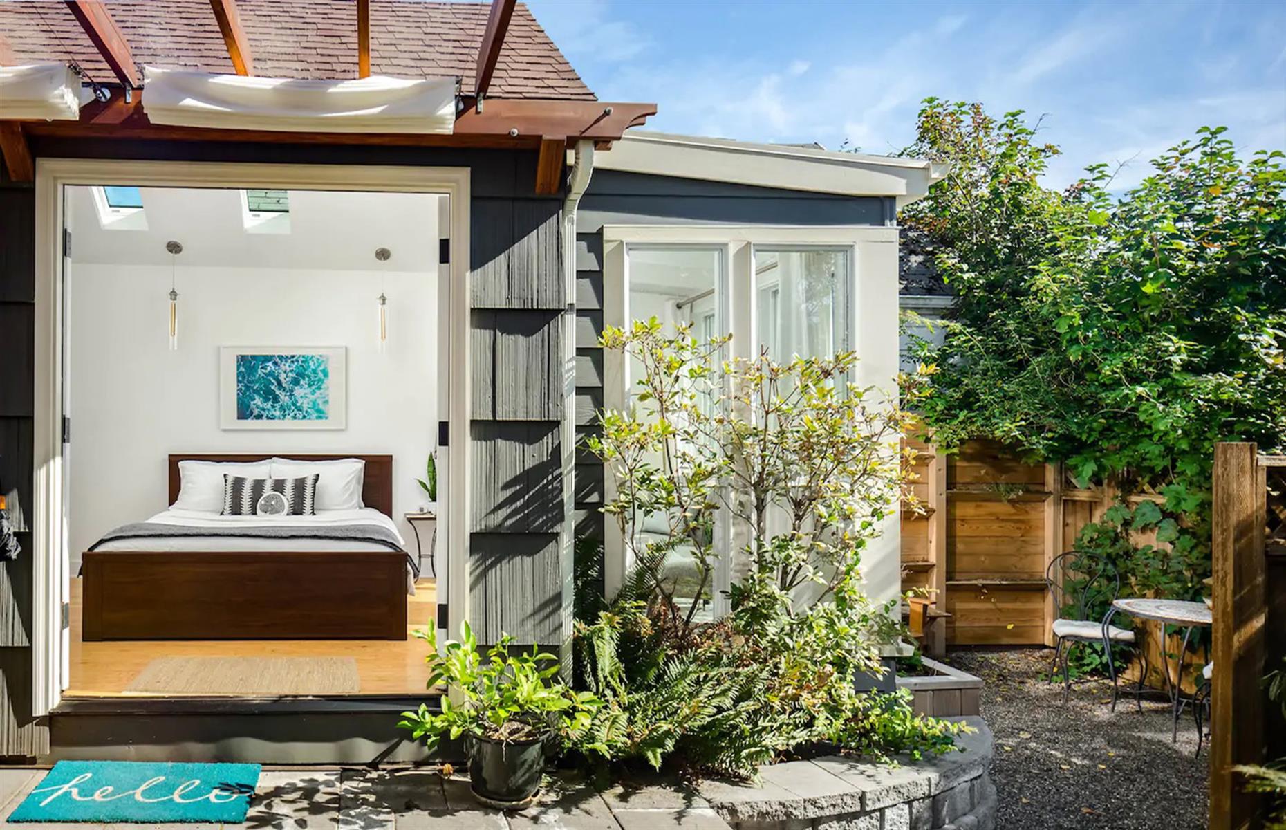 Maine: detached studio, Portland