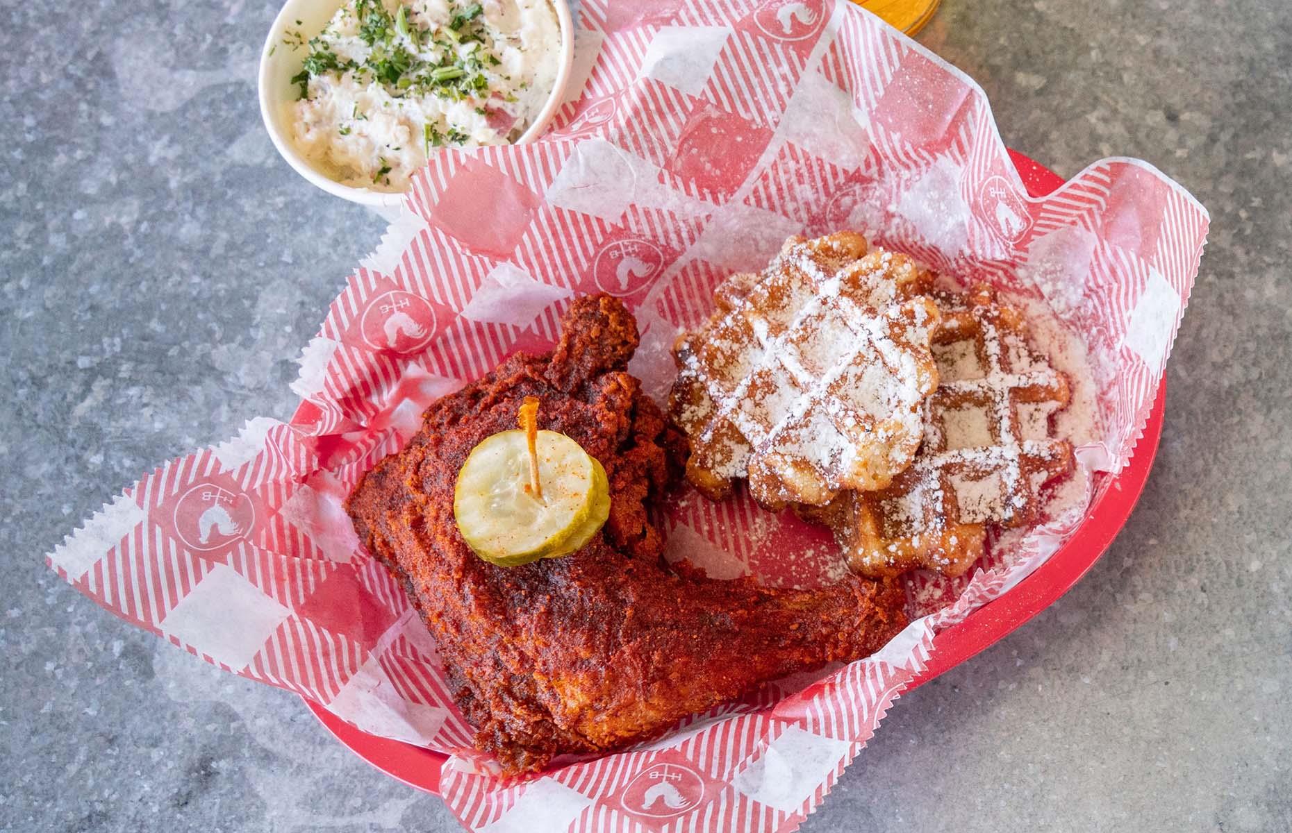 Tennessee: Hattie B's Hot Chicken, Nashville