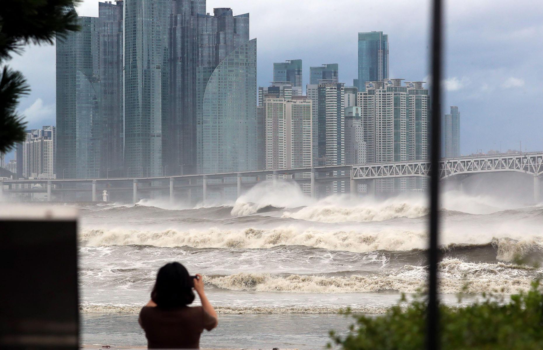 September: Typhoon Hinnamnor, South Korea