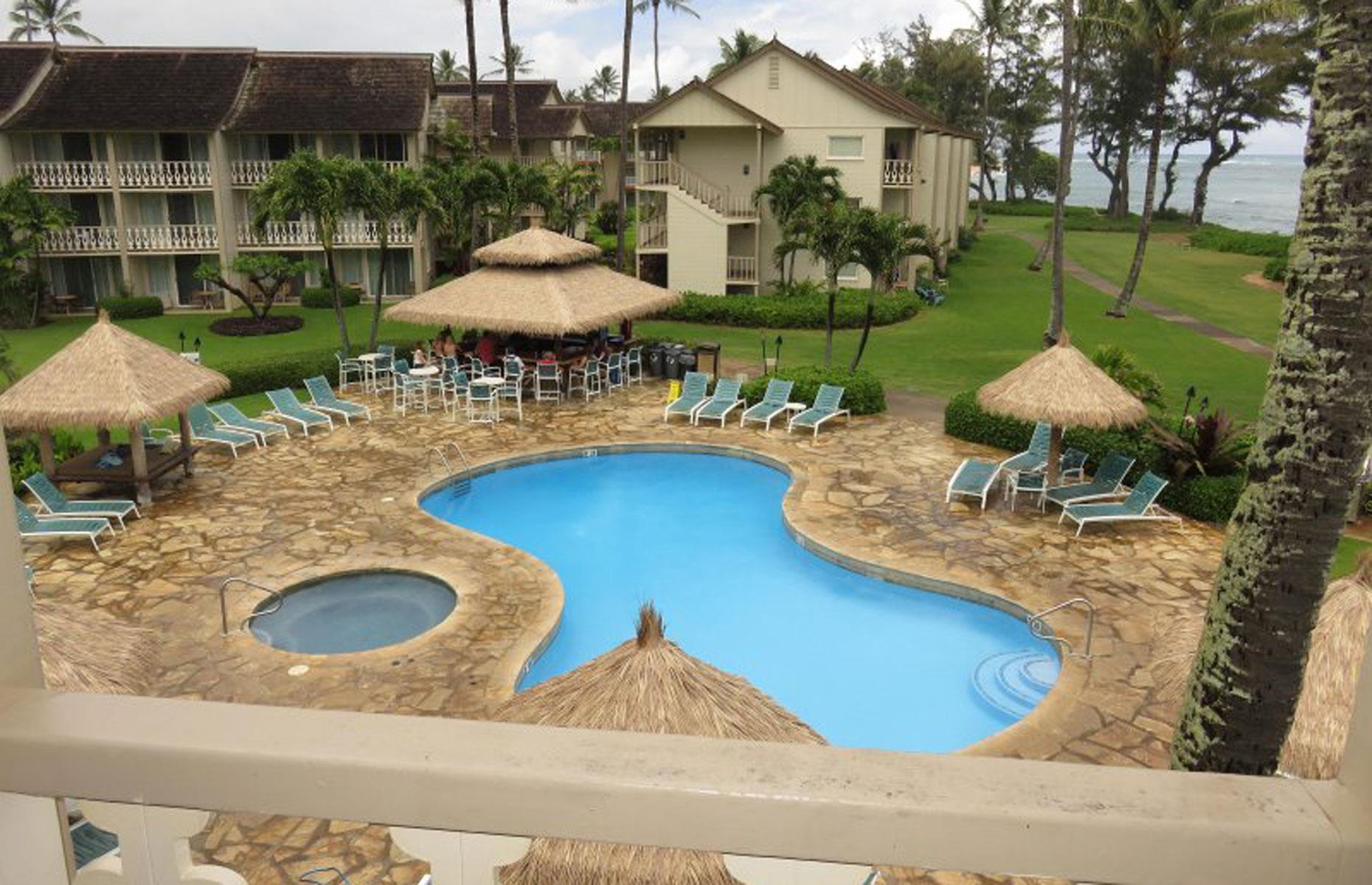 1. Mid-range: Kapaa Oceanfront Condo, Kauai, Hawaii, USA