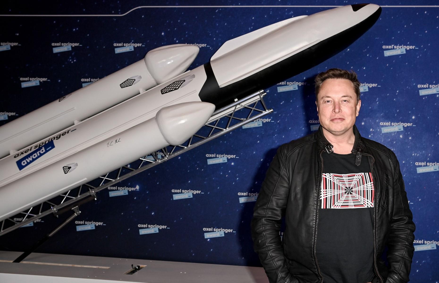 Blue Origin vs SpaceX