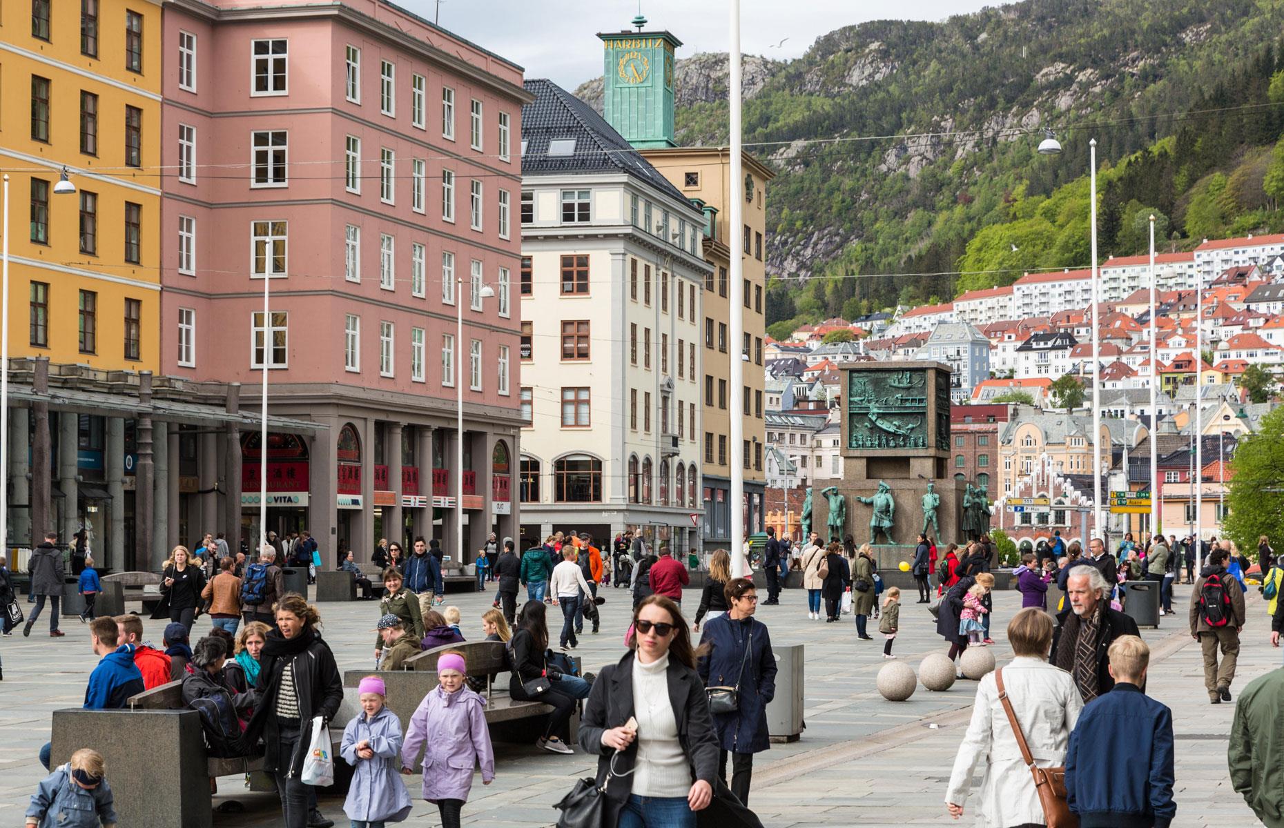 9. Norway, average wealth per adult: $382,575 (£298,354)