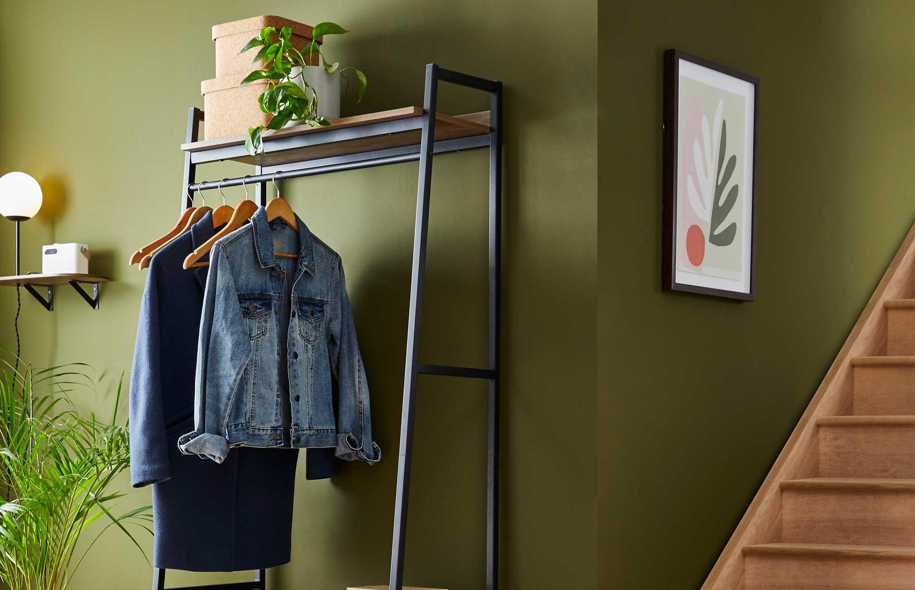 Die Garderobe ist zu voll 