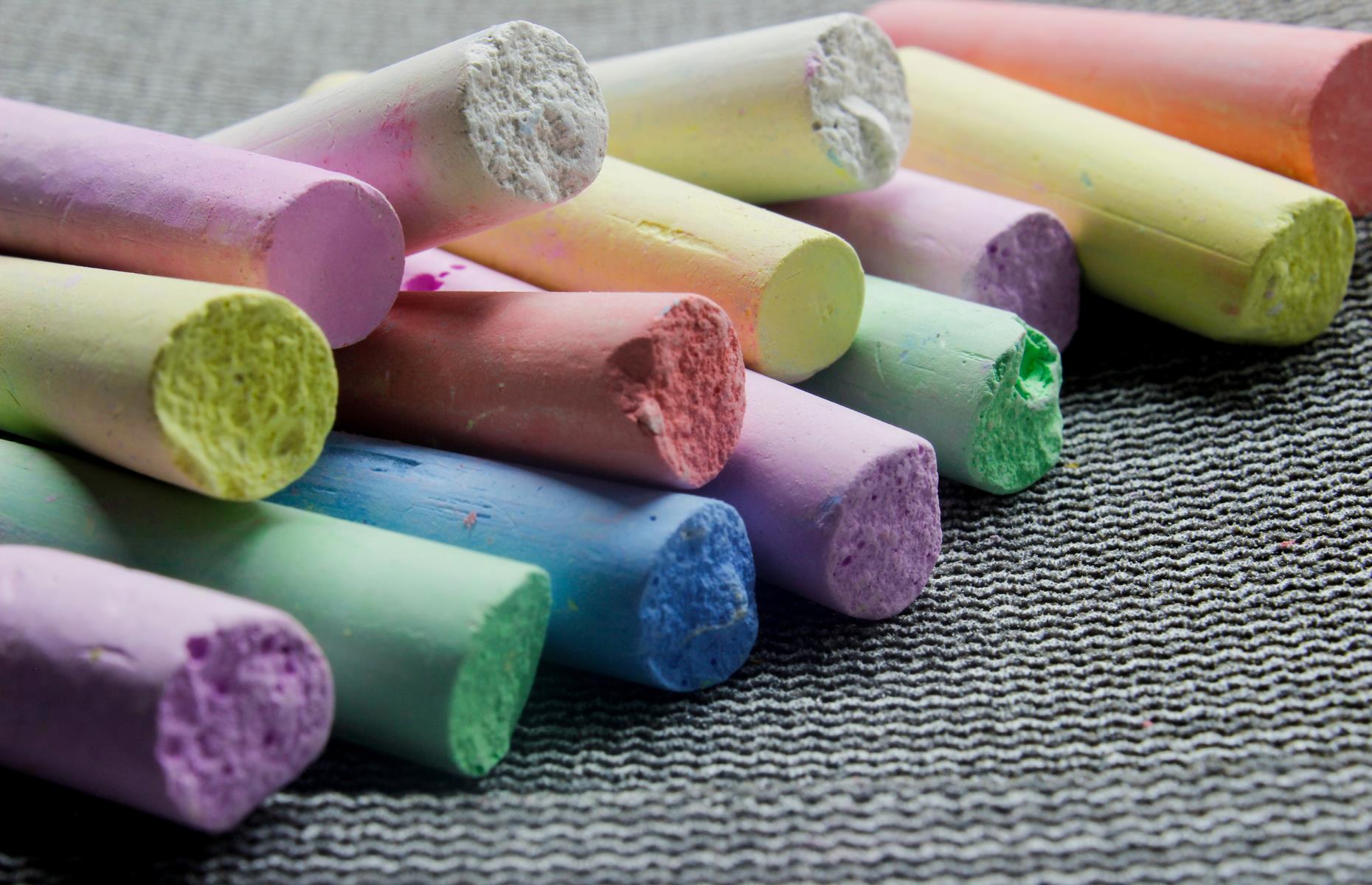 Remove grease from walls with chalk