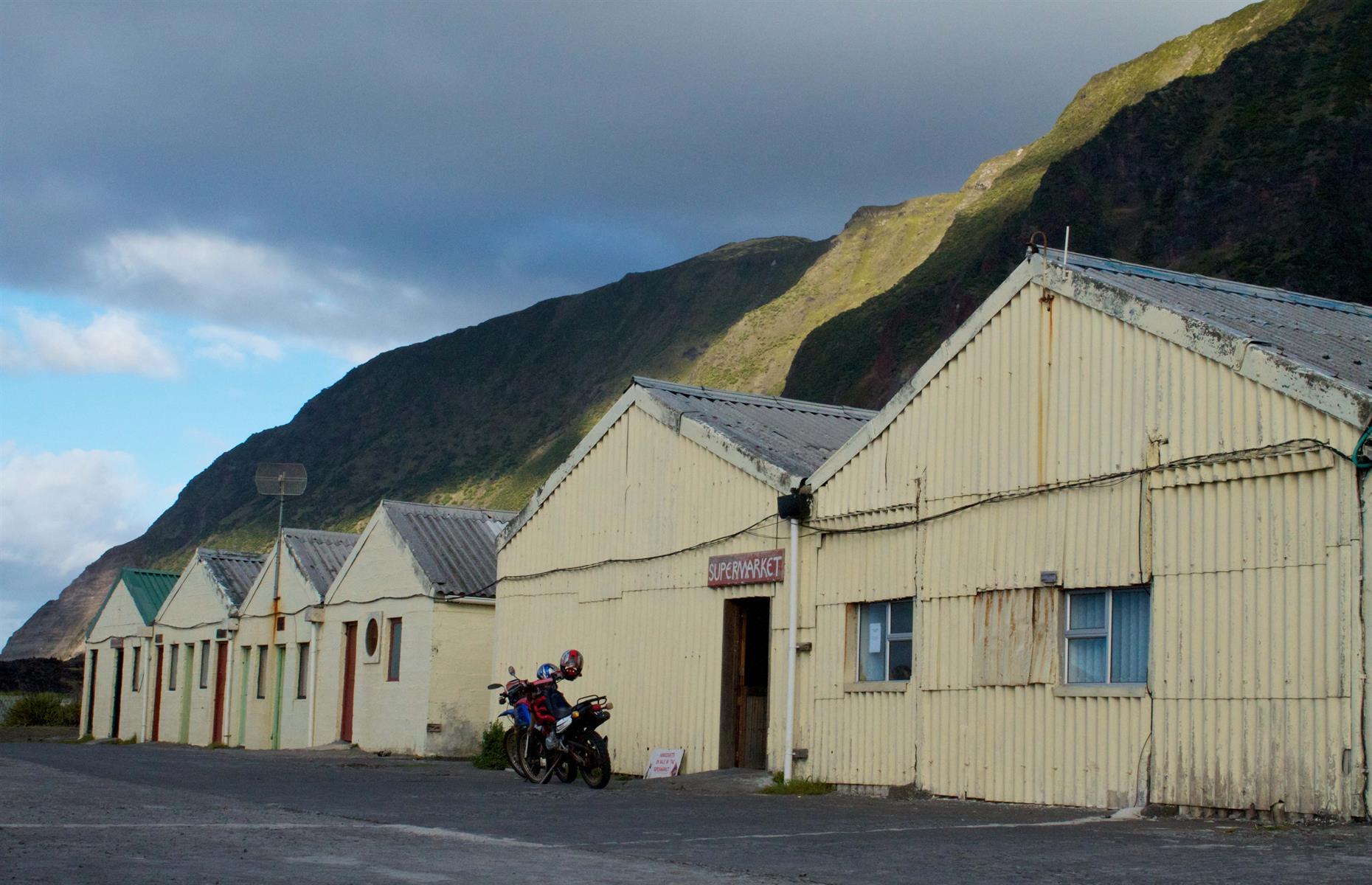 Tristan da Cunha, Saint Helena 