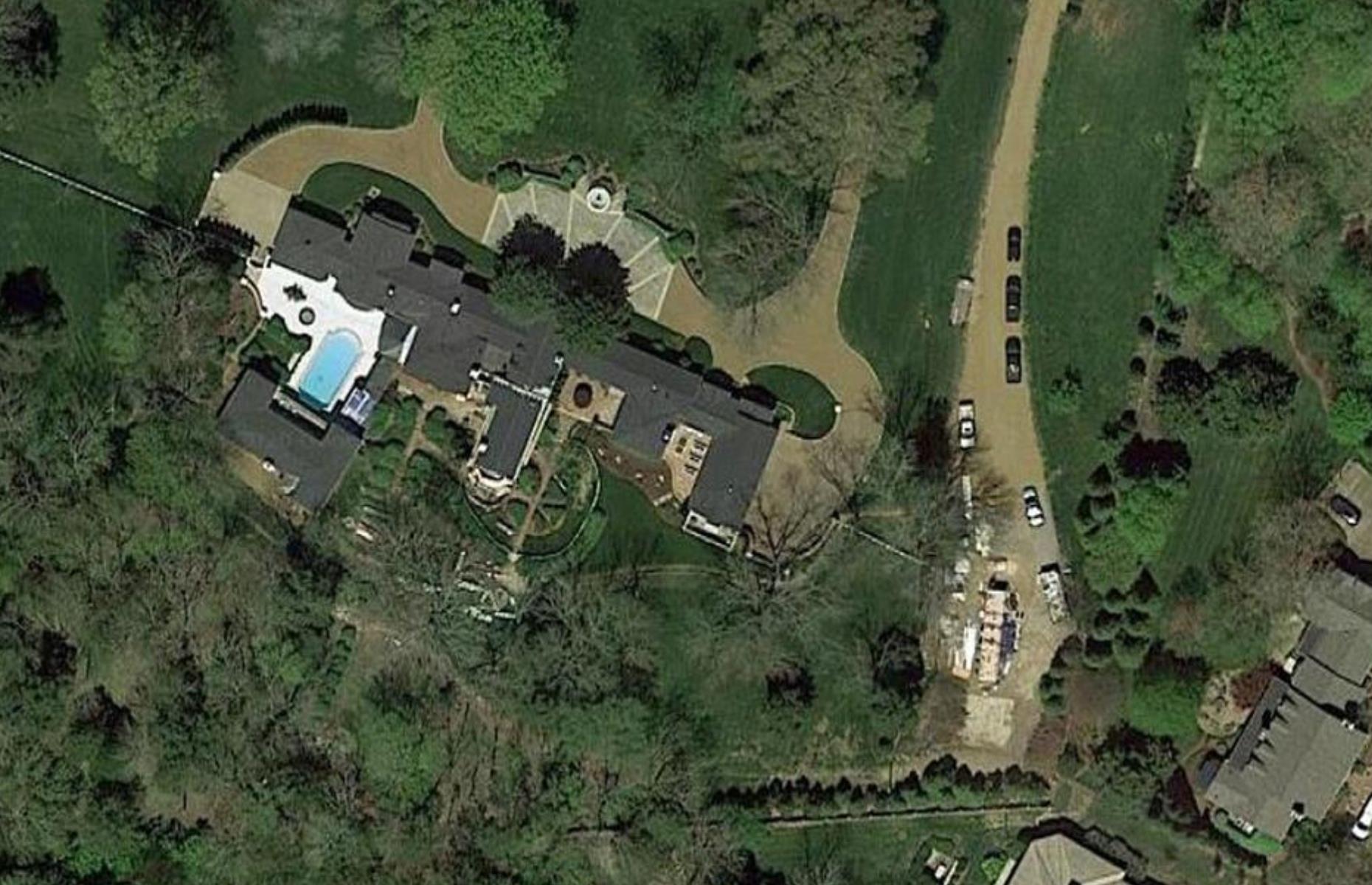 Taylor Swift bought her parents a Nashville estate 