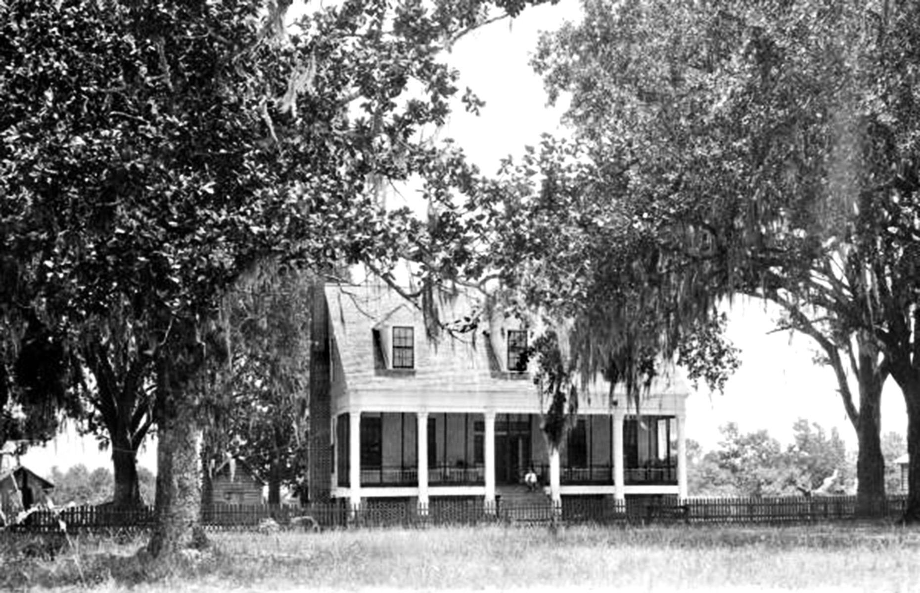 1920: a traditional plantation house 