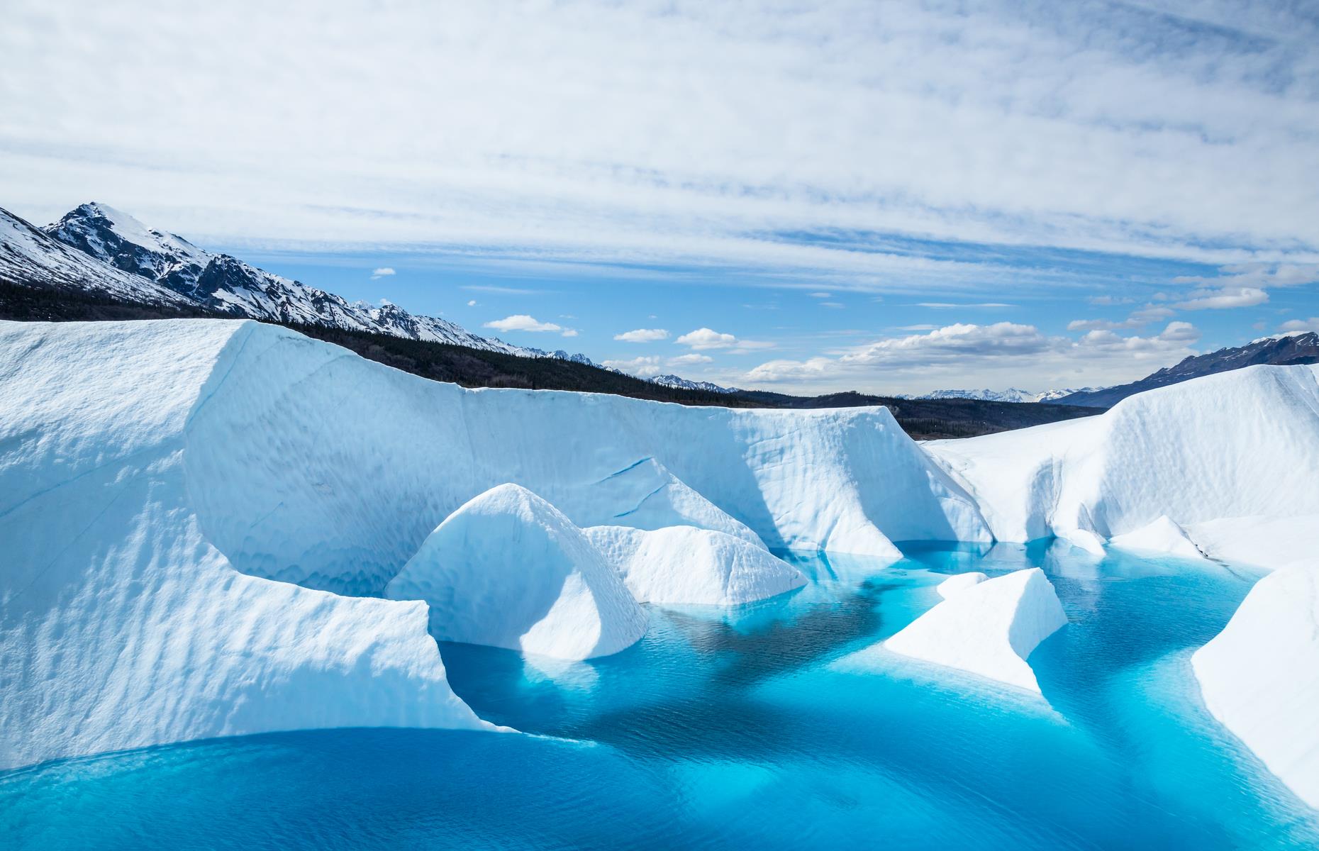 Ice alaska is an amazing event. Ледник Матануска. Ледник Маласпина. Серак лед. Supraglacial Lake.