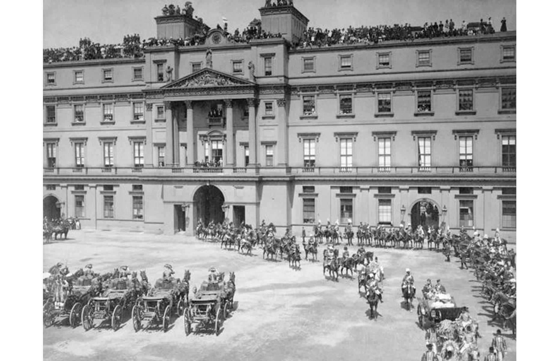 Buckingham Palace, London, England (1897)