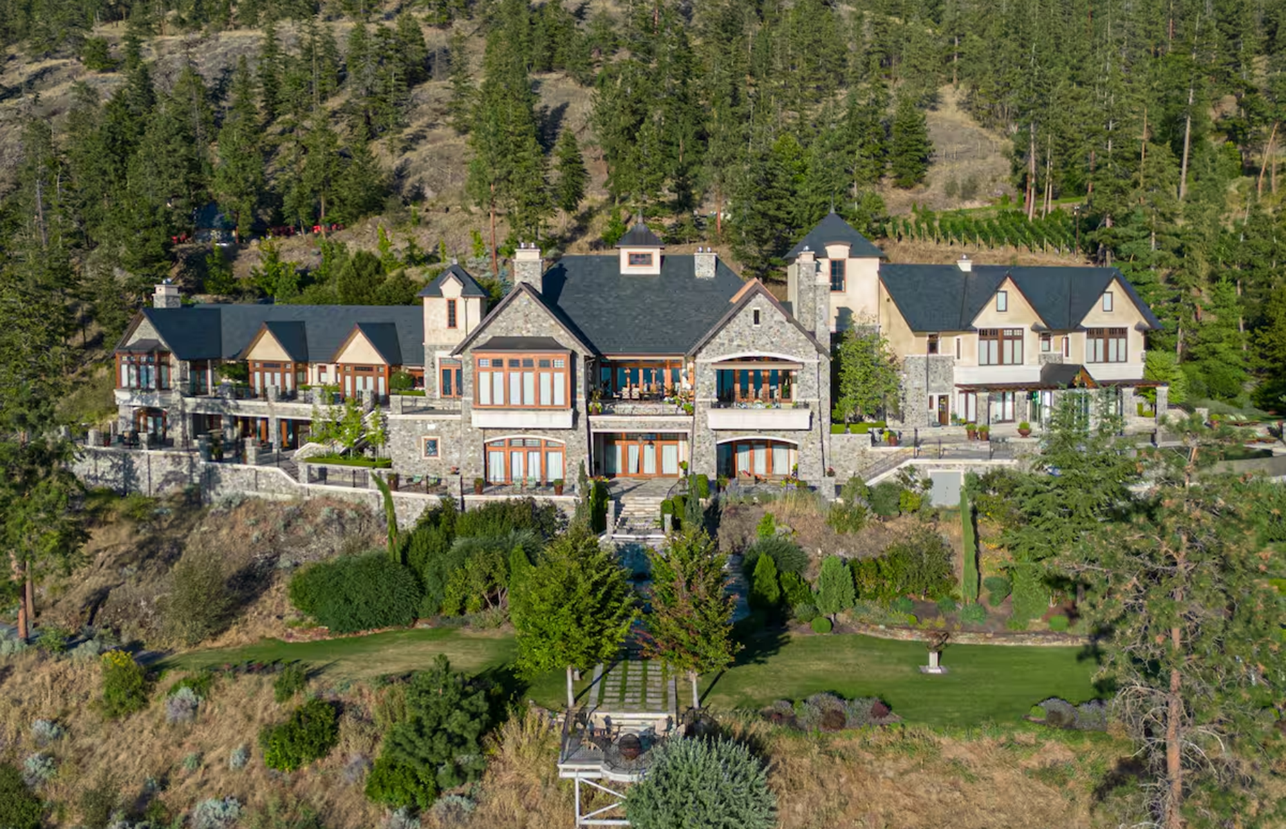 Lakefront château, British Columbia, Canada: £237,584 ($291.4k) PCM