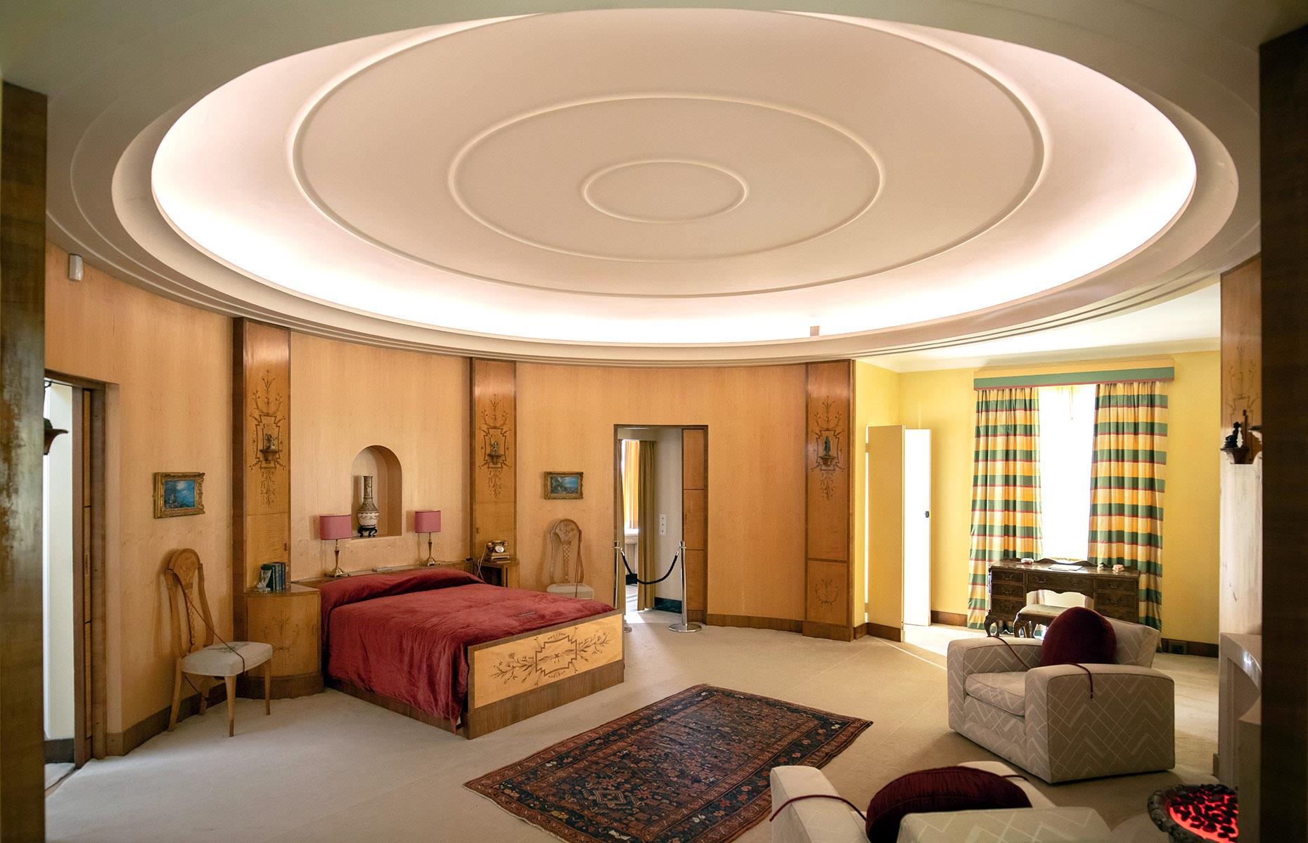 1930s: Art Deco palace, London, UK