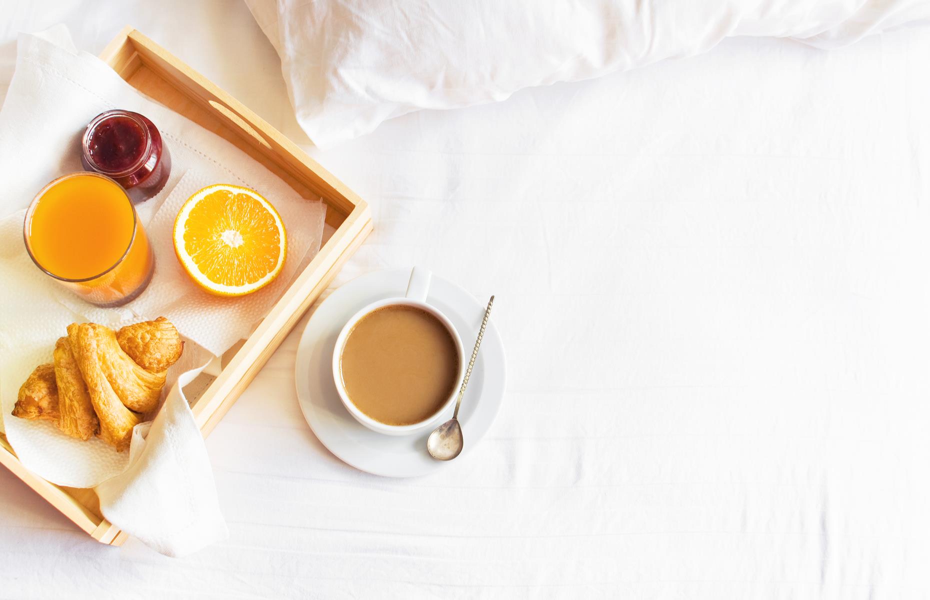 Hotels: breakfast in bed