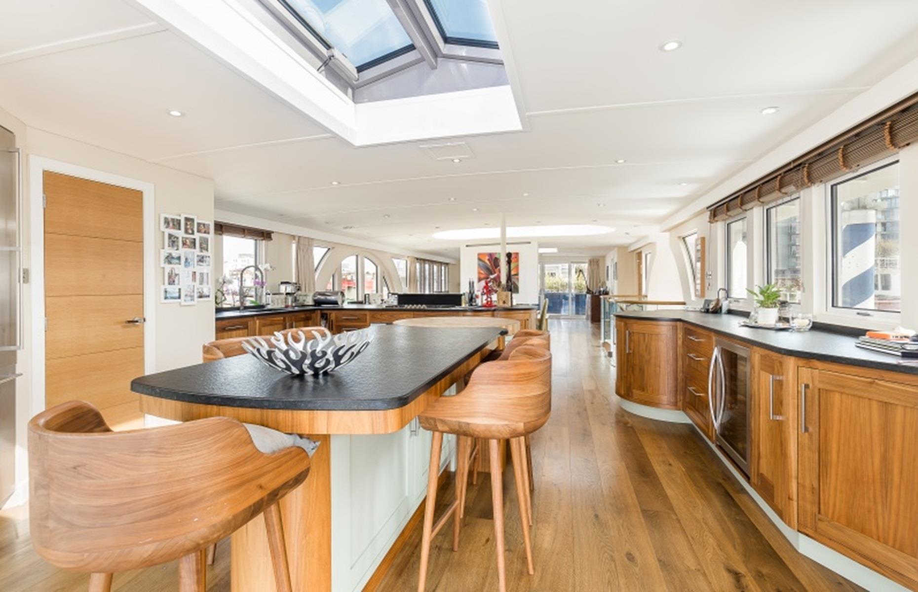 Caracoli houseboat, London, UK