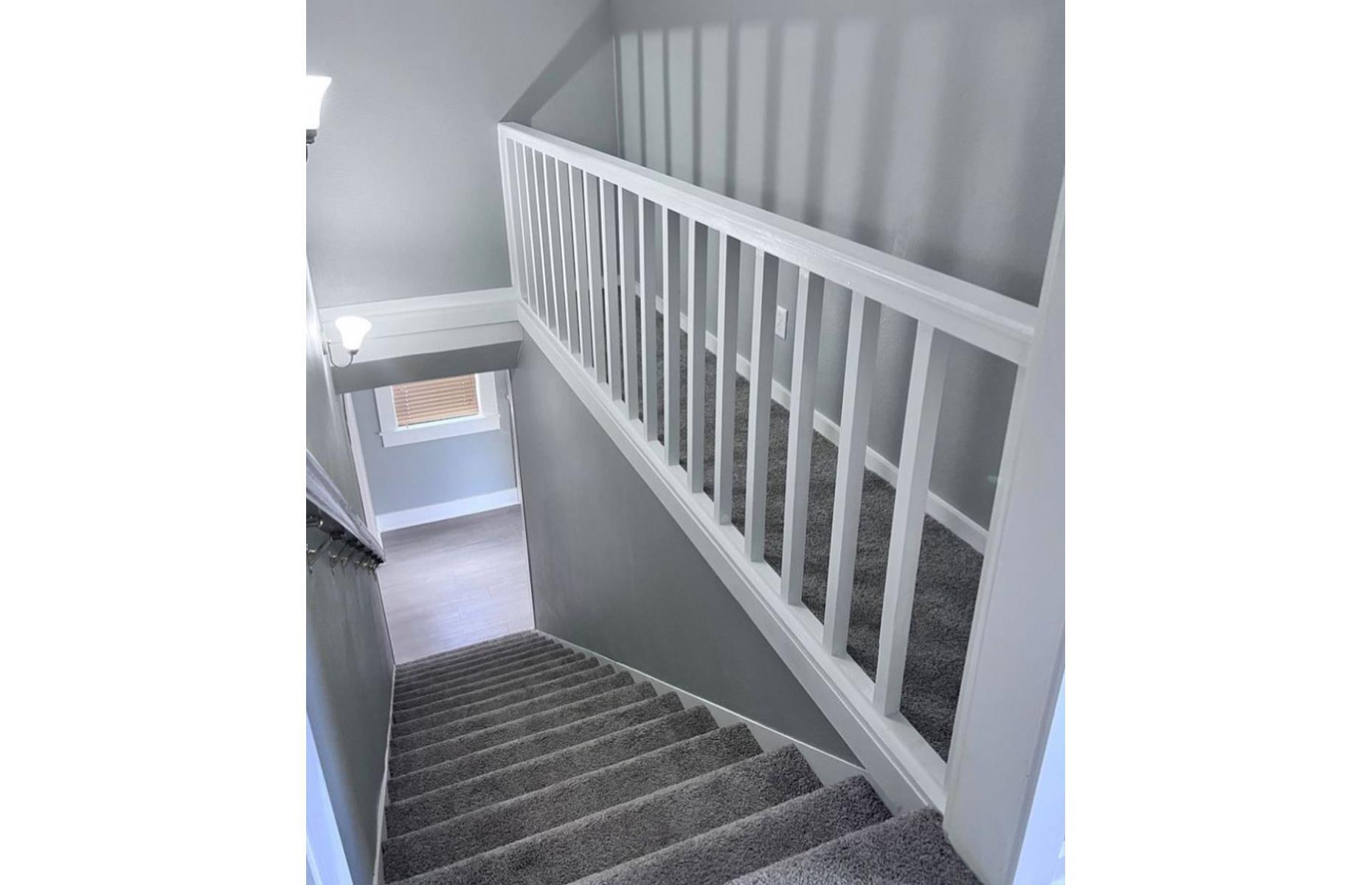 Ein schlanker Innenbalkon