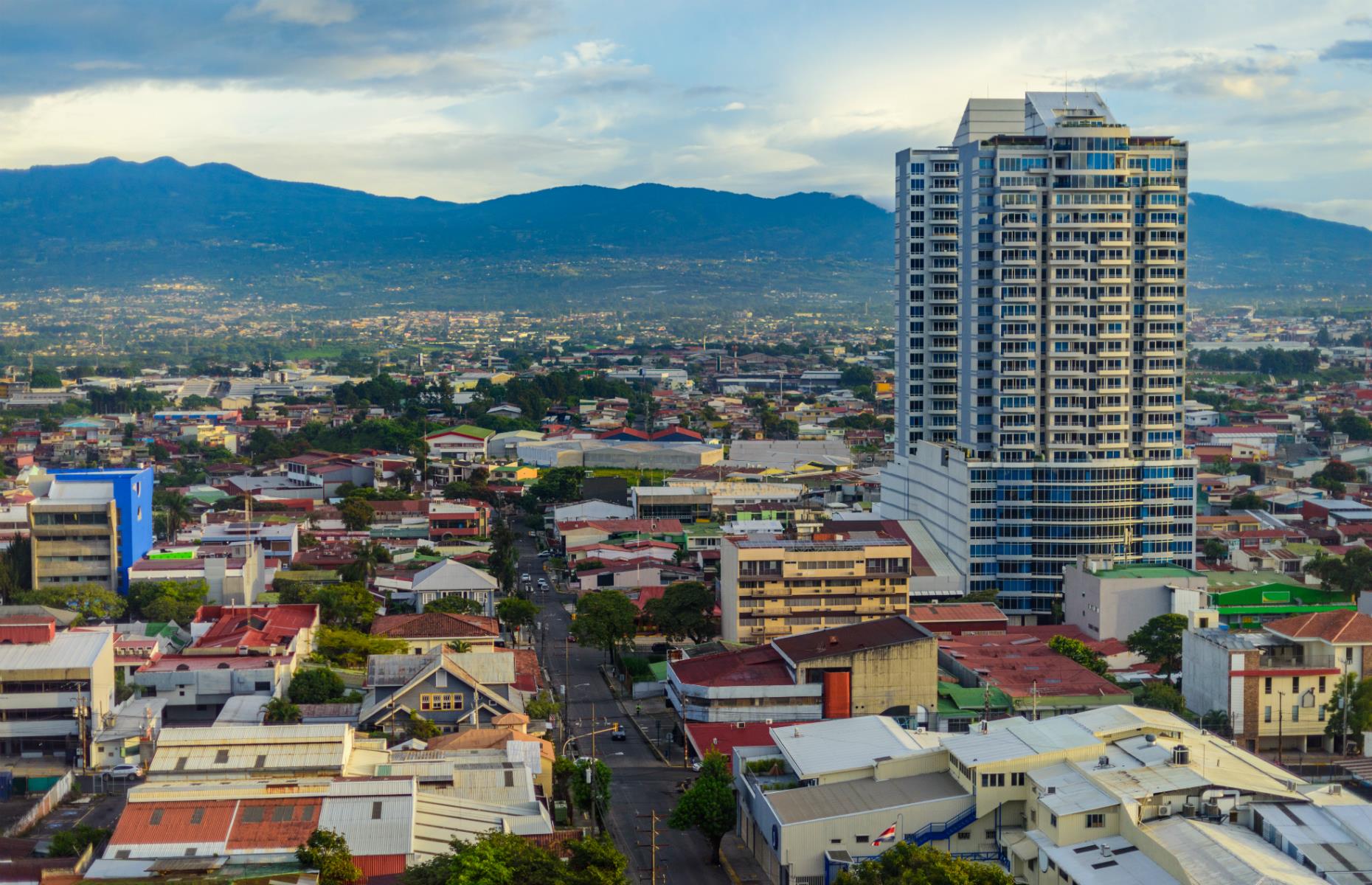 2nd: Costa Rica – 41.9 hrs/week