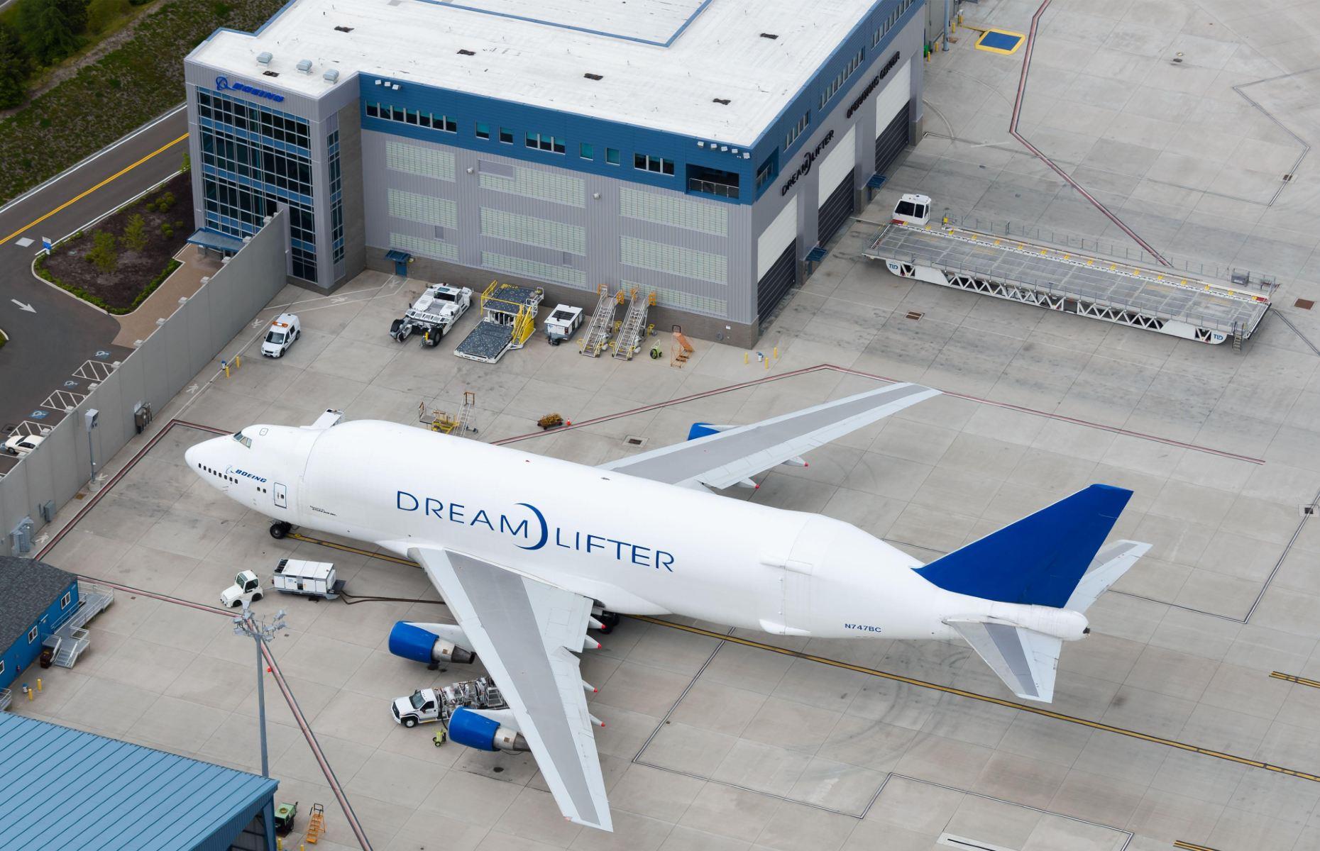 Boeing Dreamlifter: 211 feet