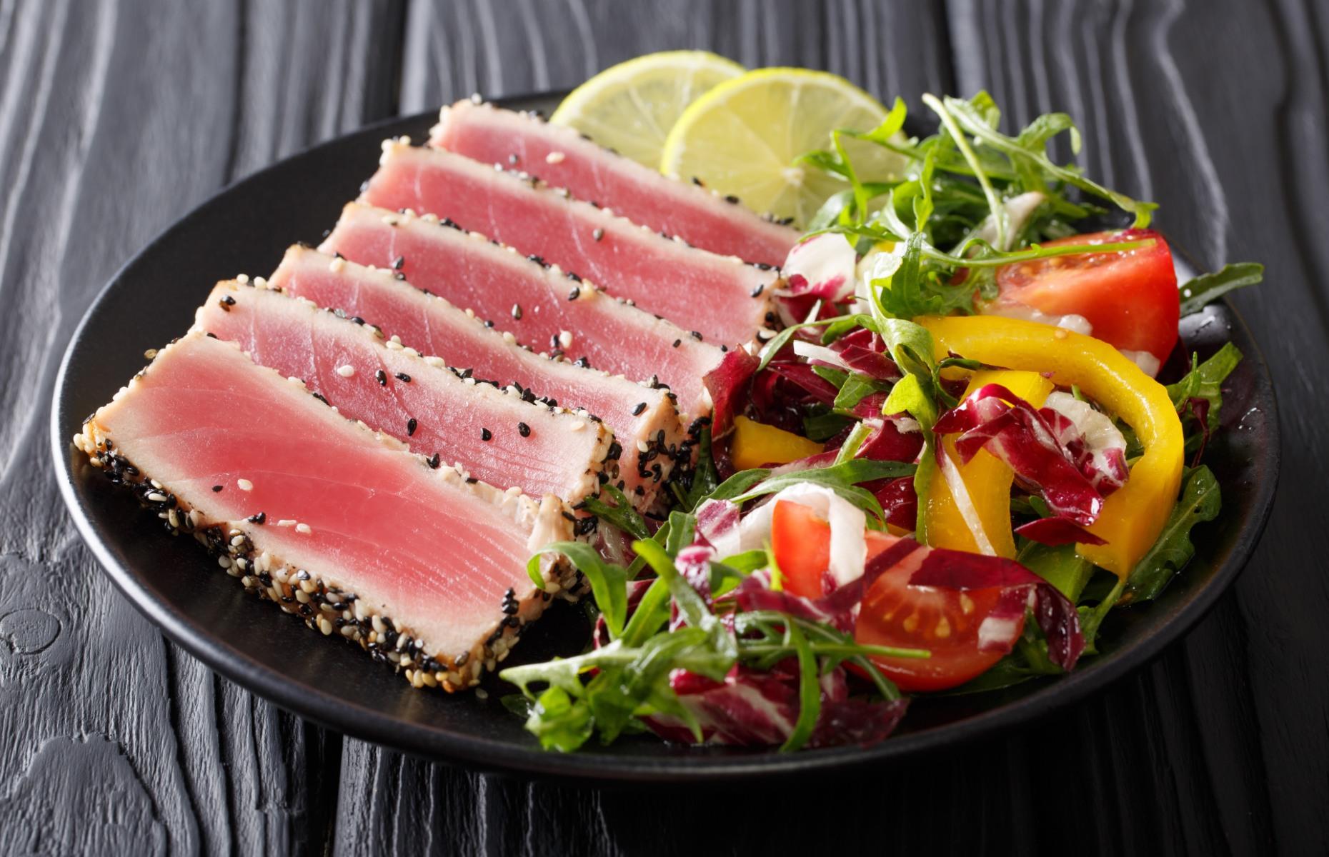 2000: pepper-crusted tuna