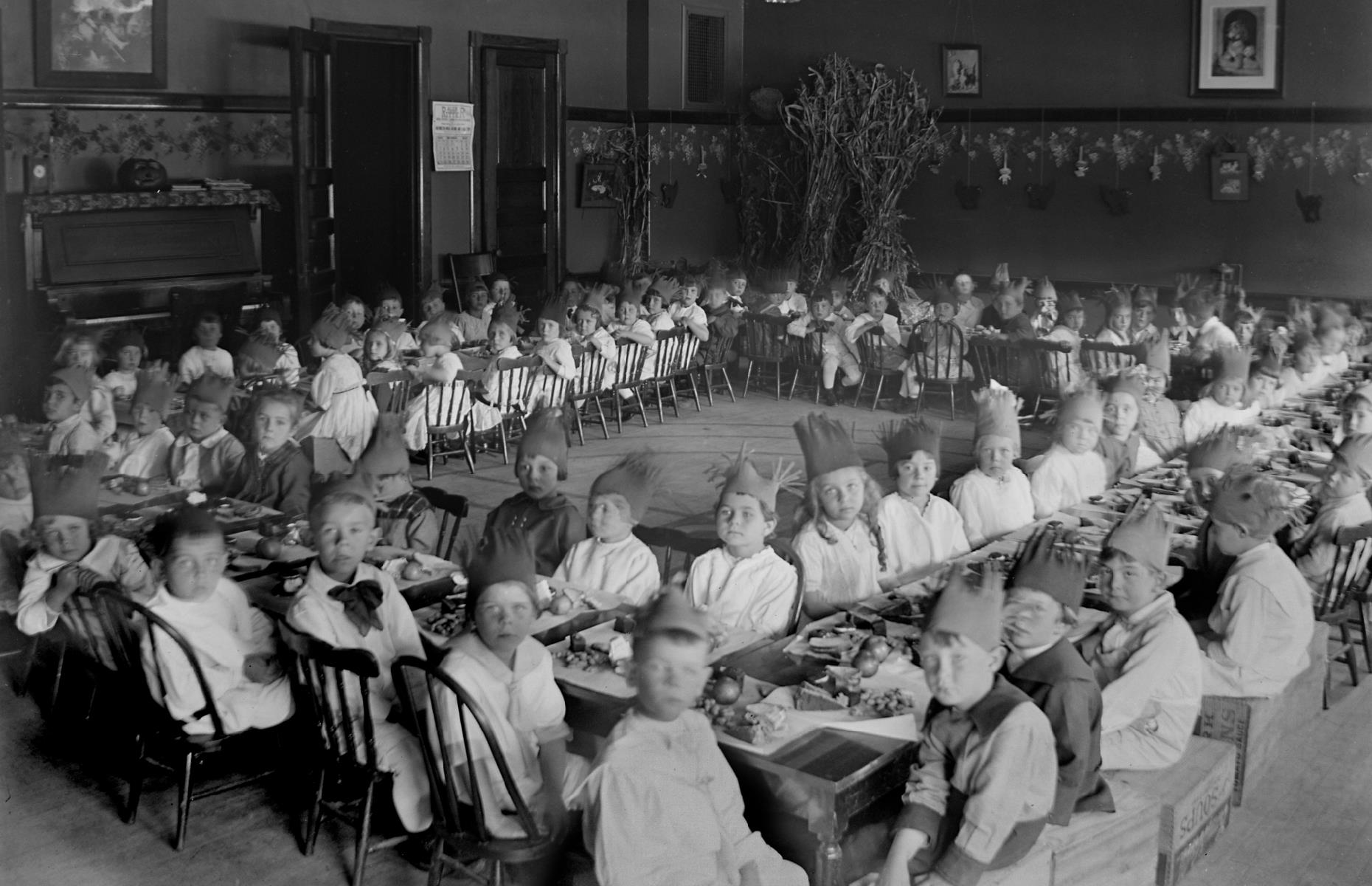 1910s: school dinners