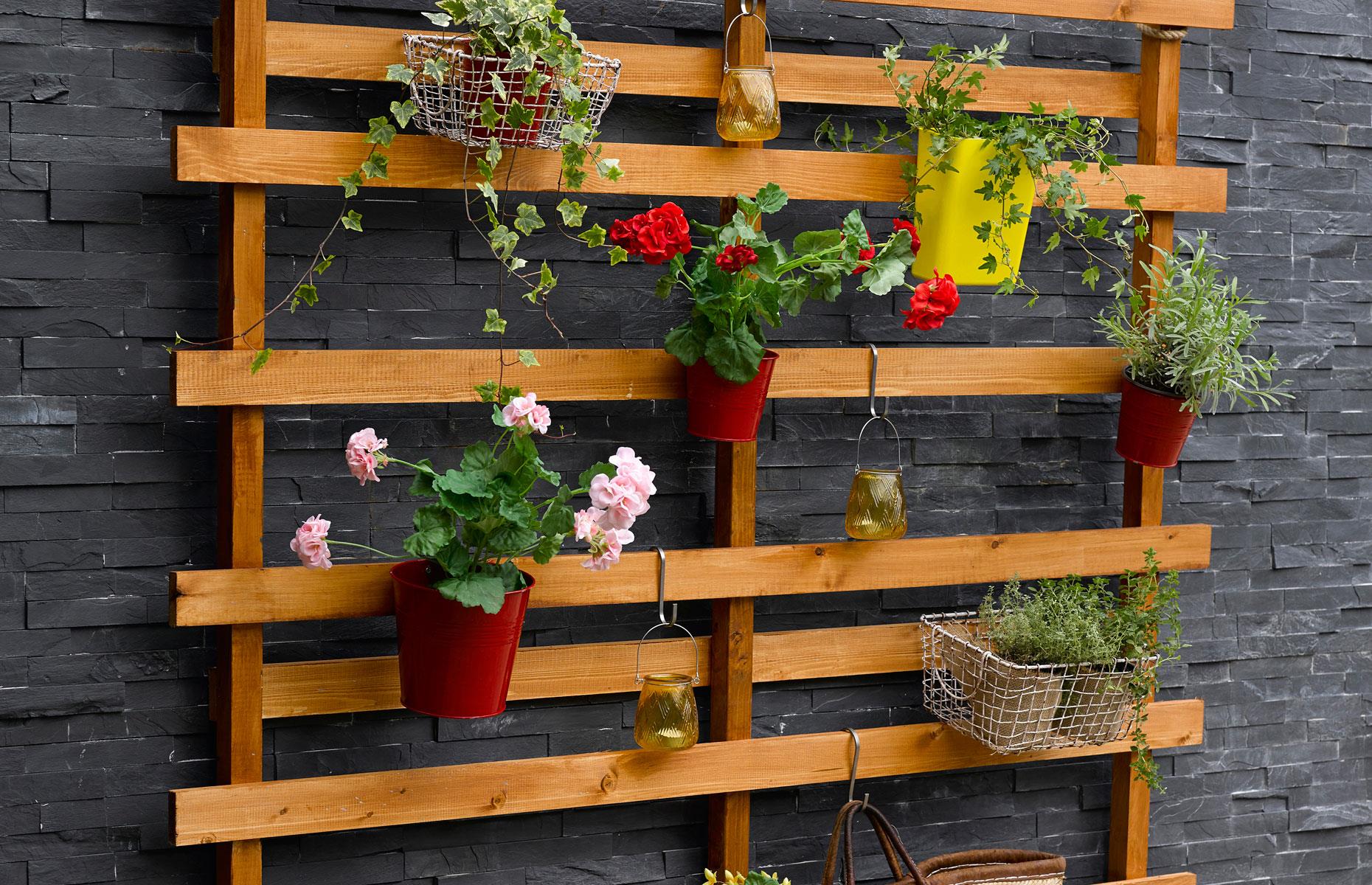 Put up a pallet planter