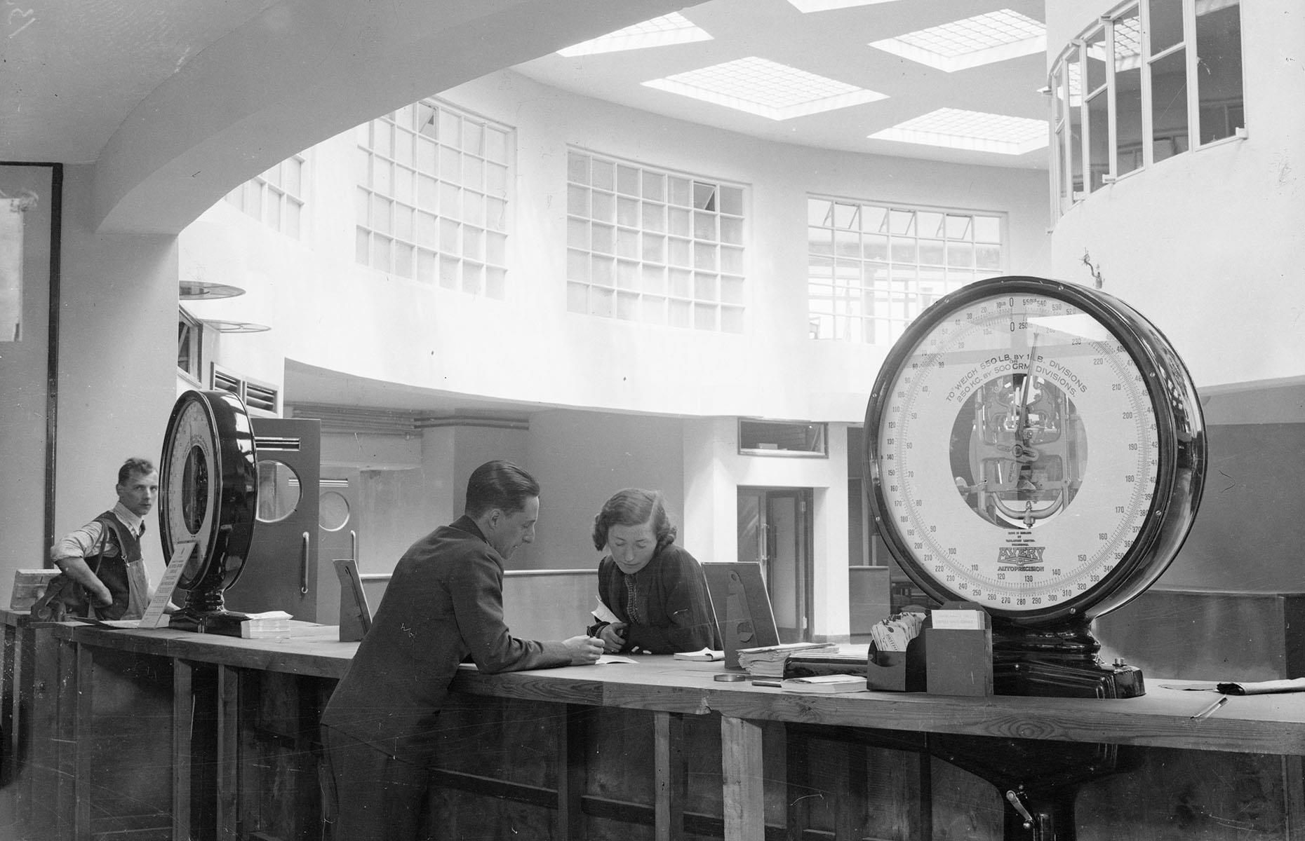 1930s: the check-in desk at newly opened Gatwick Airport