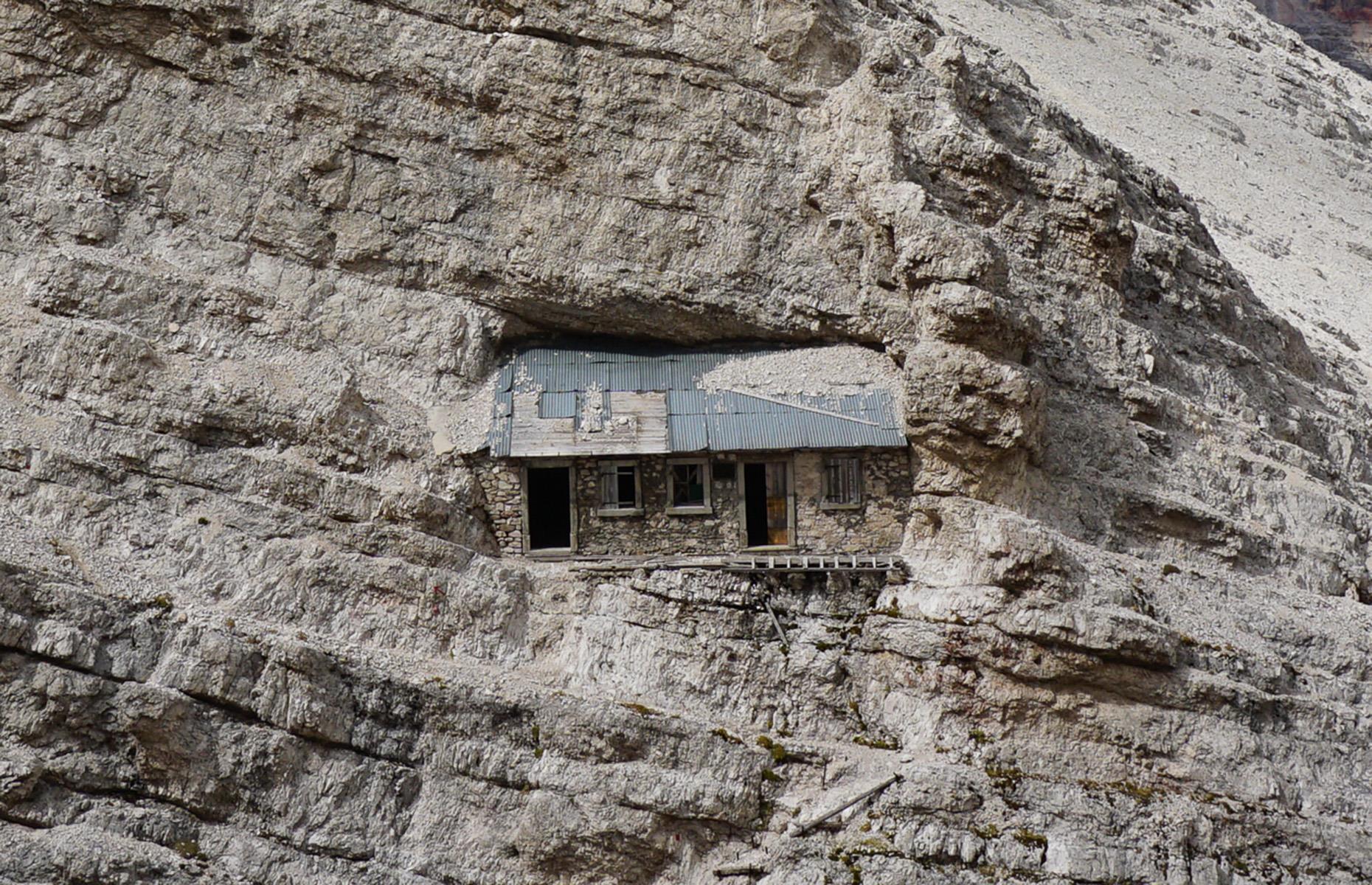 The Buffa di Perrero shelter, Monte Cristallo, Italy