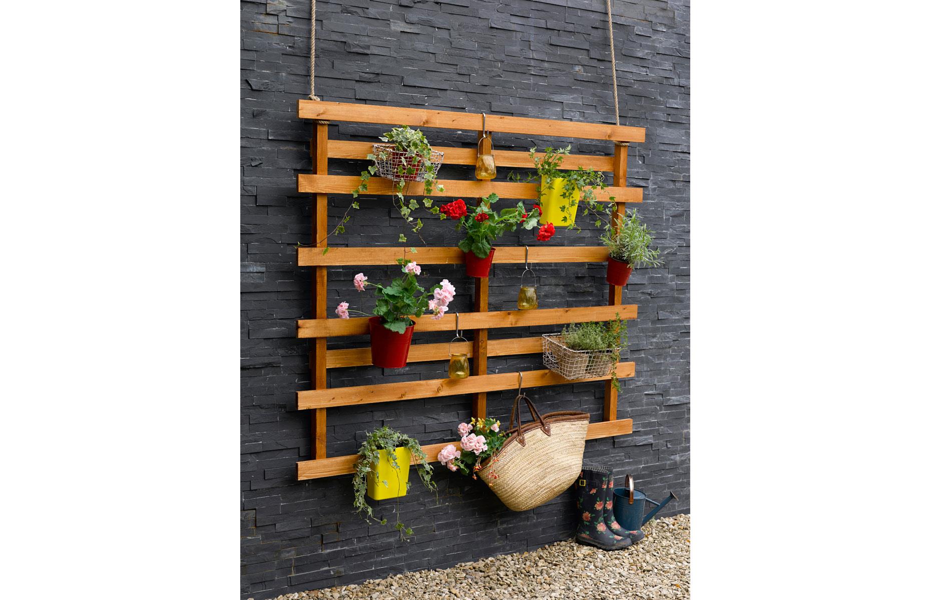 Make a pallet hanger