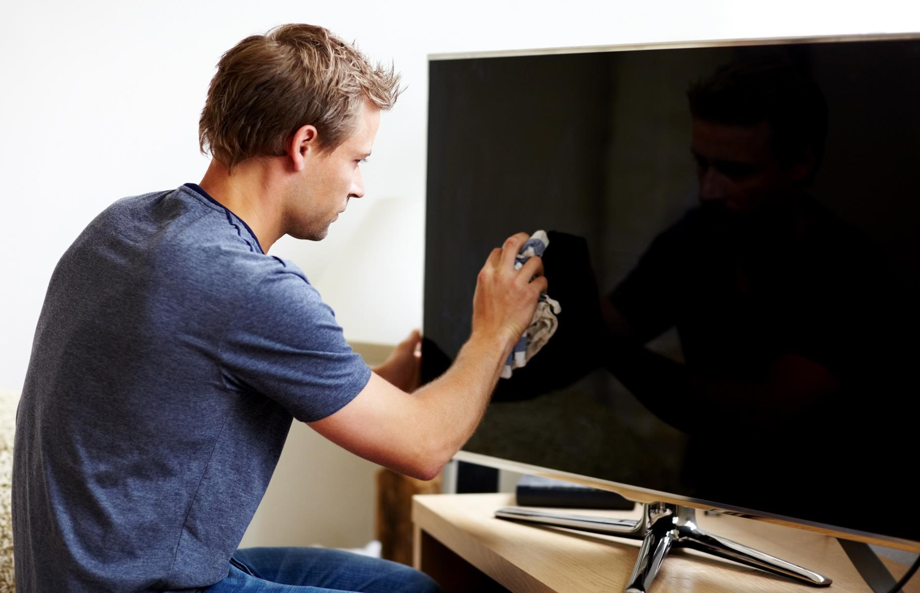 Apaga el televisor antes de limpiarlo 