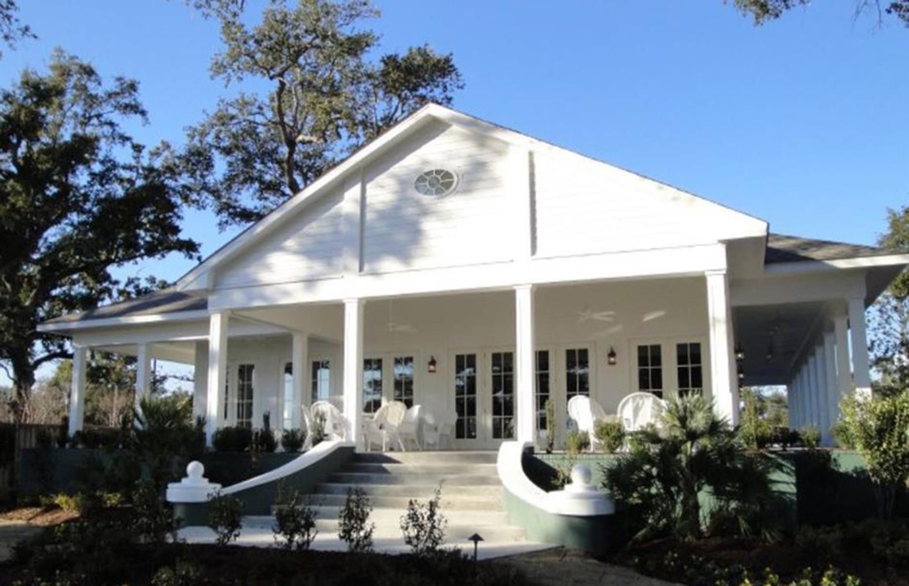 Mississippi: eat seafood on the Gulf Coast