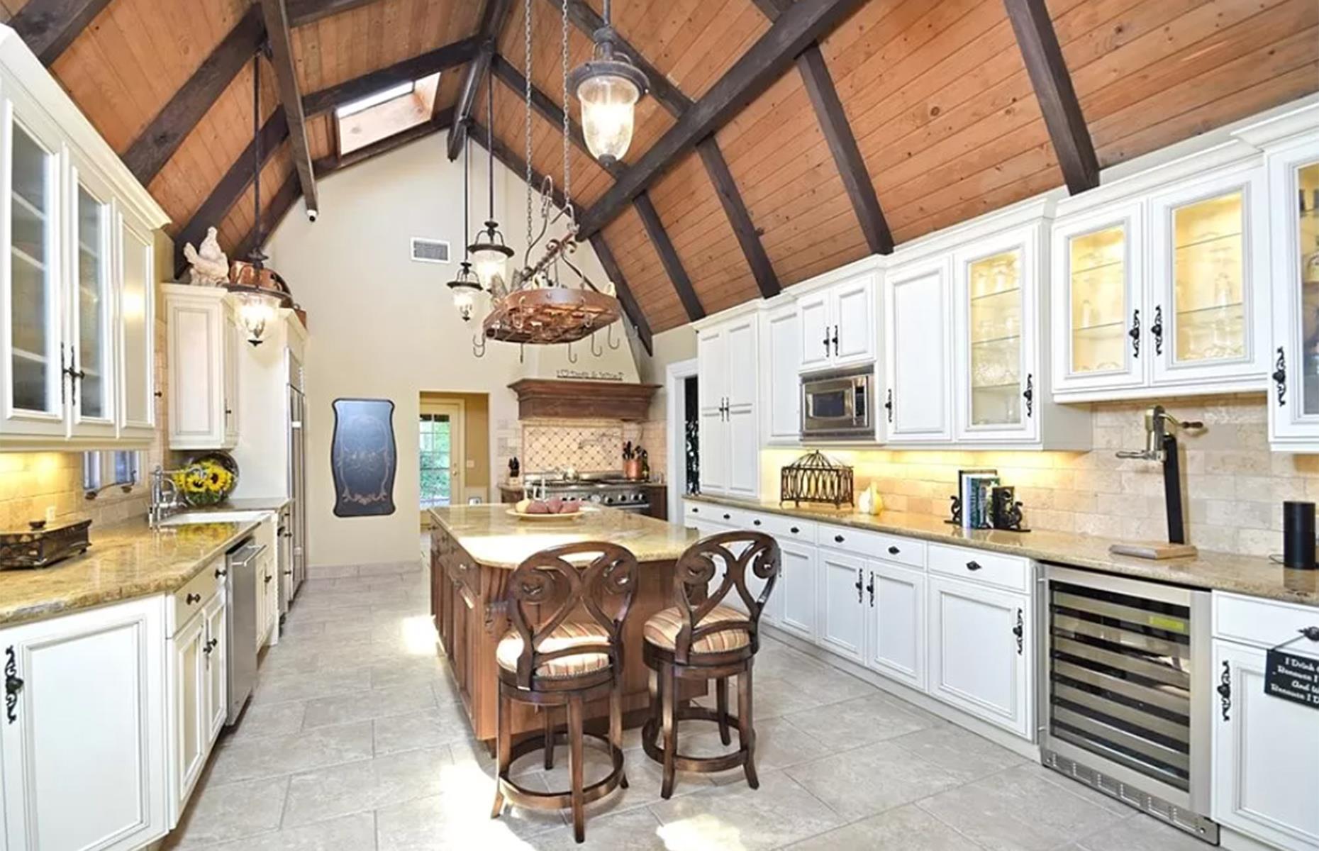 Kanye's Calabasas hideout