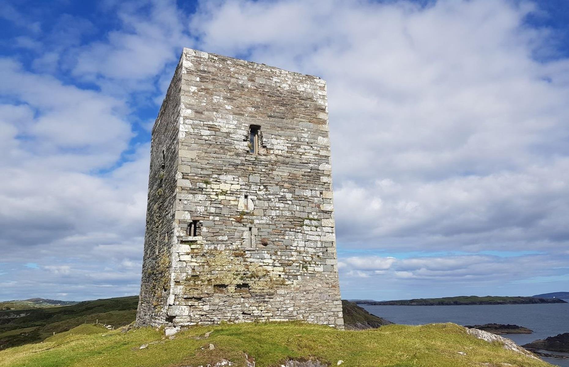 Leamcon Castle: survived a historic battle